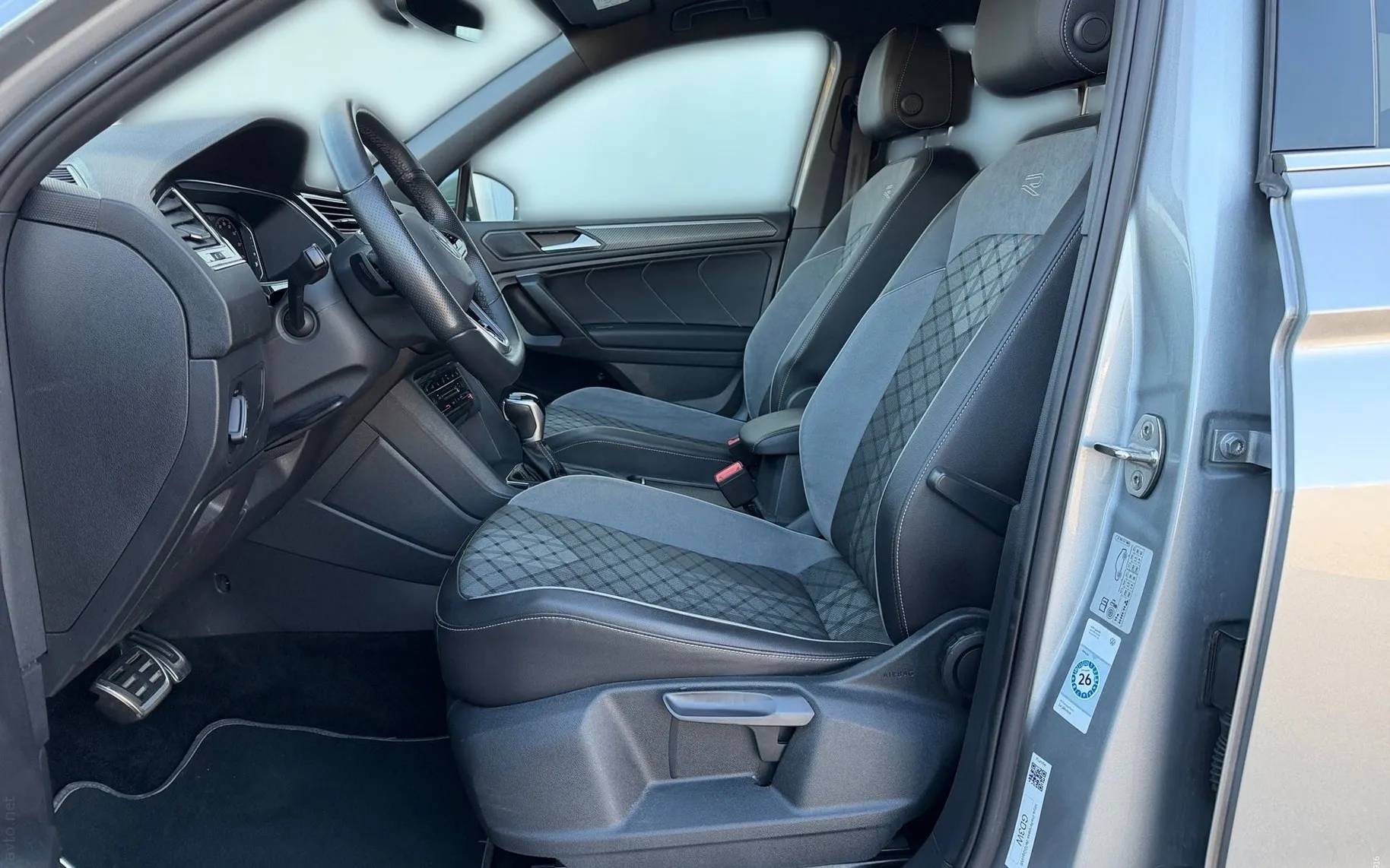 Notranja slika - Volkswagen Tiguan Allspace - 2.0 TDI DSG 4Motion R-Line - 7