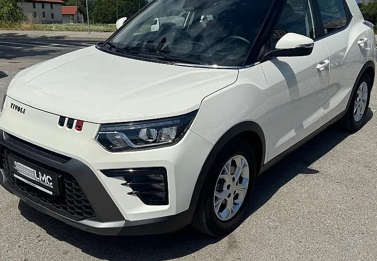 Zunanja slika - KG Mobility Tivoli - 1.5 GDI-T 163ks °1.LASTNIK° °VIRTUAL° °KAMERA° - 4