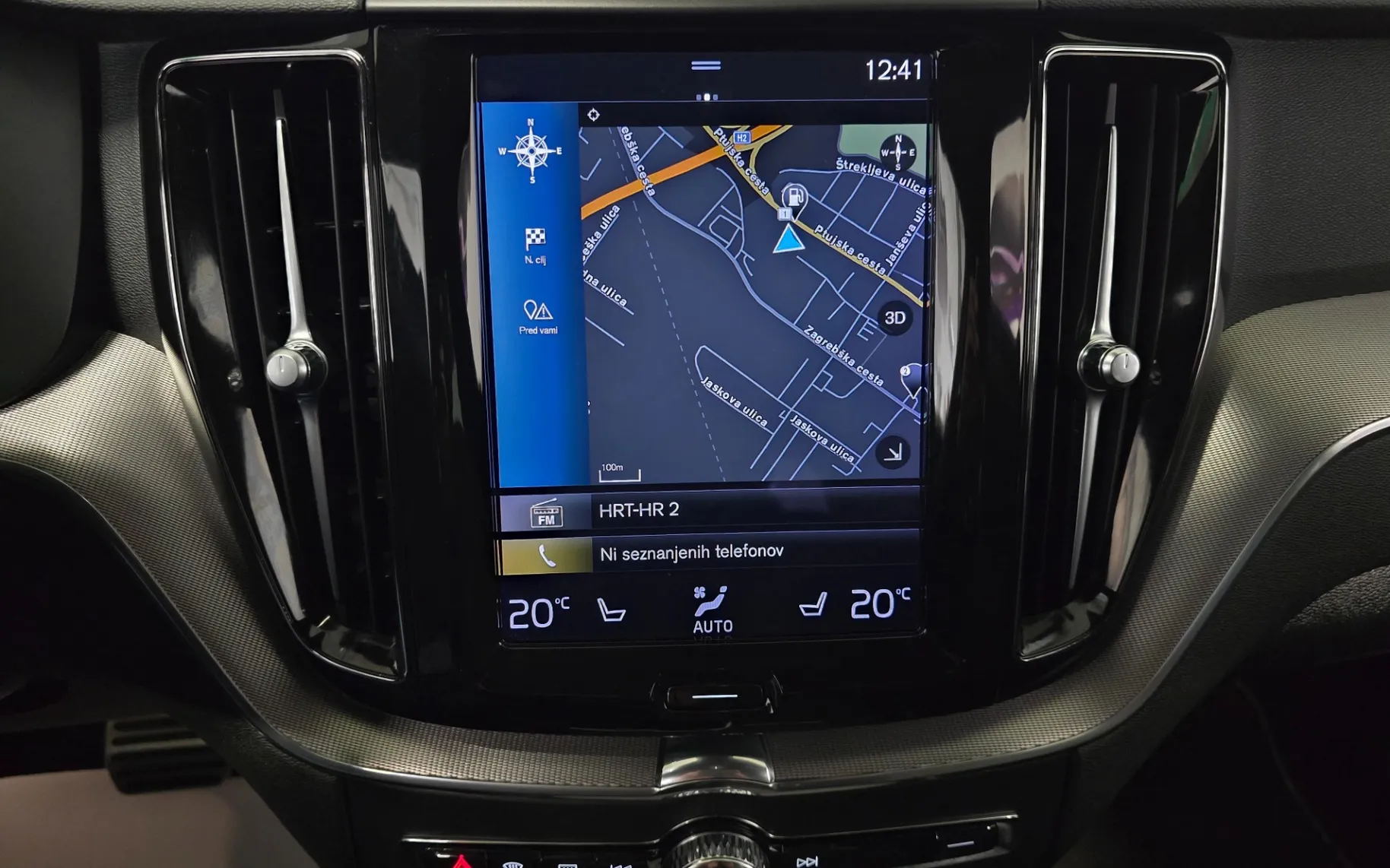 Zunanja slika - Volvo XC60 - B4 D R-design 145 Avt. - 17
