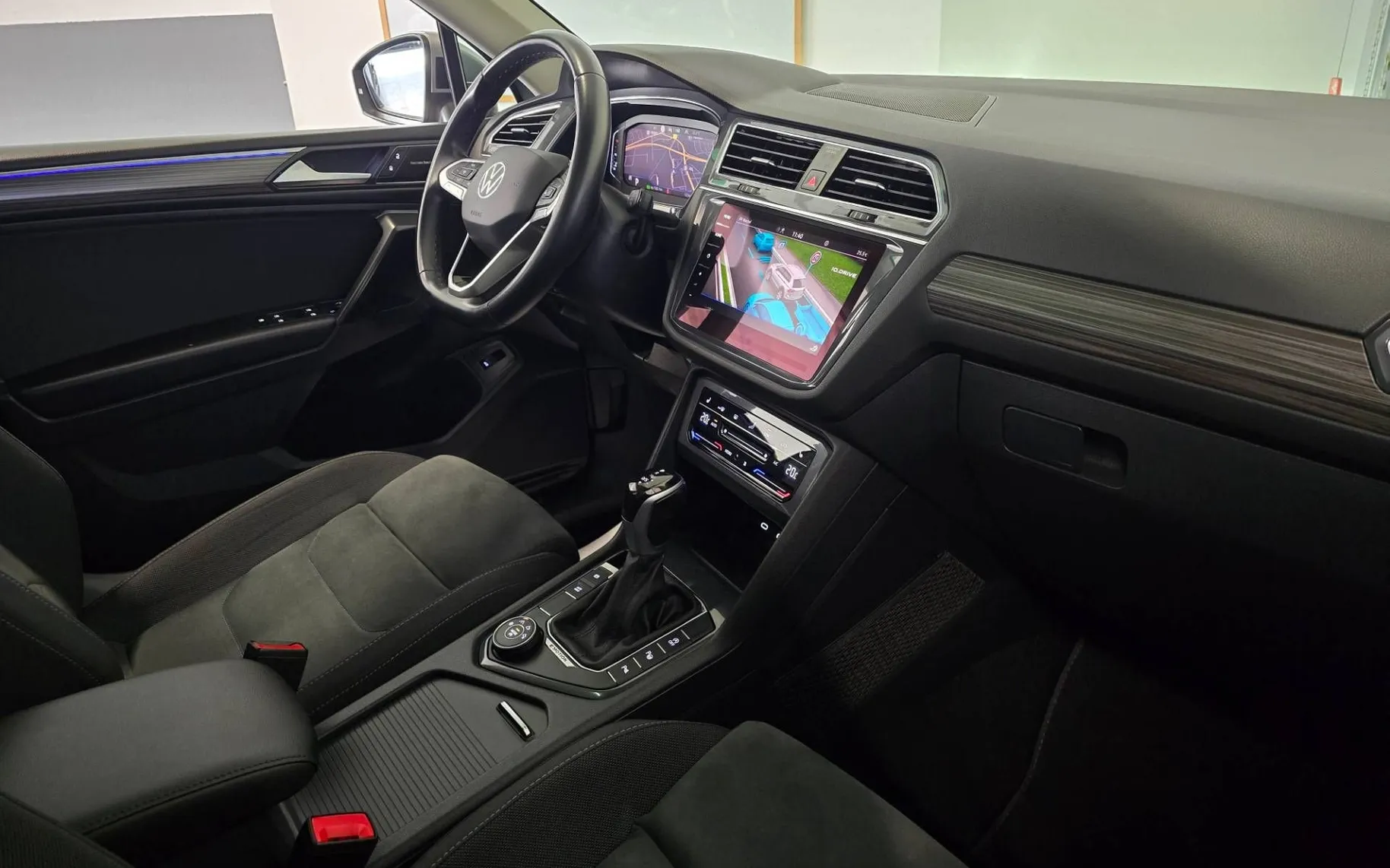 Notranja slika - Volkswagen Tiguan Allspace - 4motion 2.0 TDI Elegance DSG - Matrix.pano.kamera - 10
