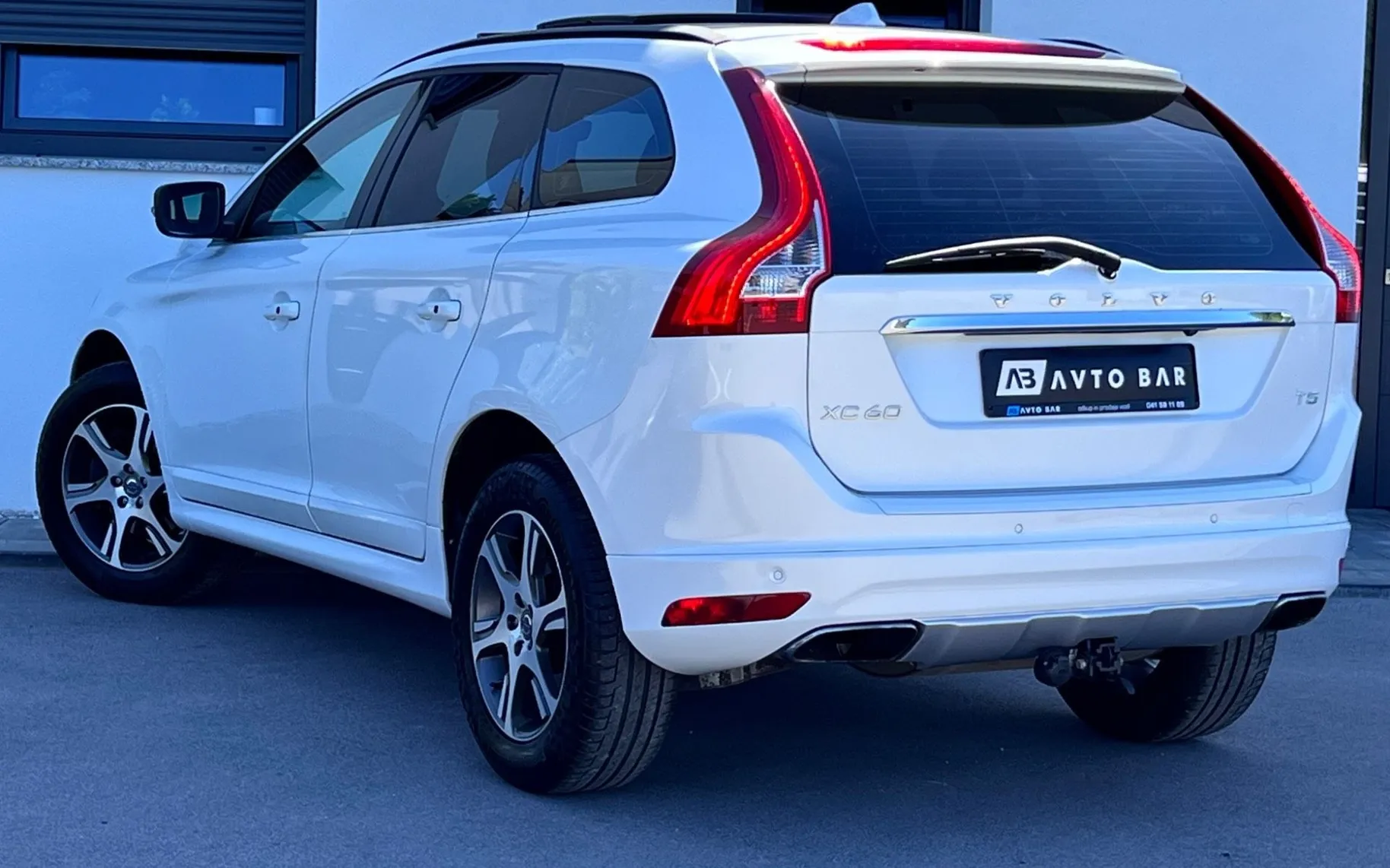 Notranja slika - Volvo XC60 - T5 Summum Geartronic+1.LAST+NAVI+XENON - 8