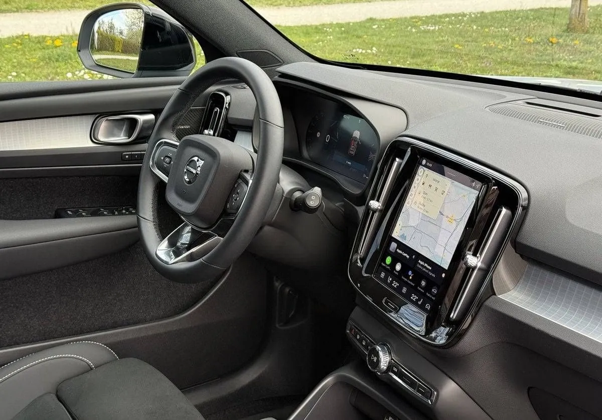 Notranja slika - Volvo XC40 - B4 P Ultra Dark Avt. - 9