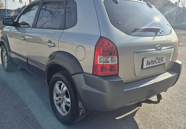Zunanja slika - Hyundai Tucson - 2.0 + 4x4 + vzdrževan +kljuka + BREZ POLOGA - 7