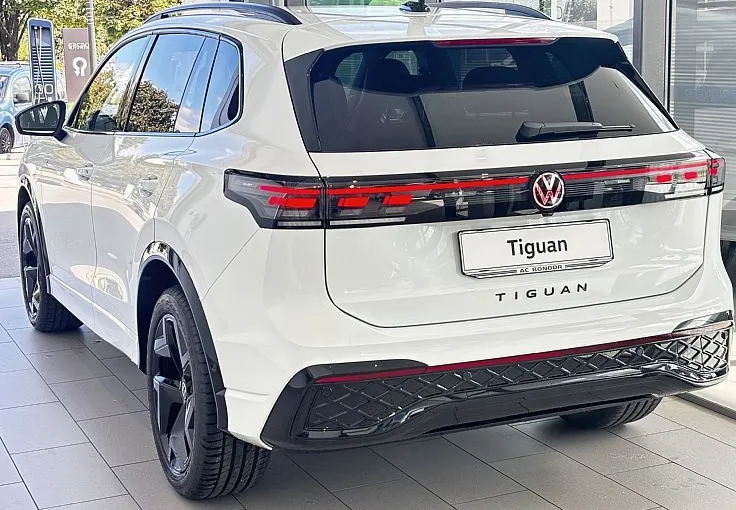 Zunanja slika - Volkswagen Tiguan - R-Line 1.5 eTSI DSG-KLJUKA-BLACK STYLE- - 4