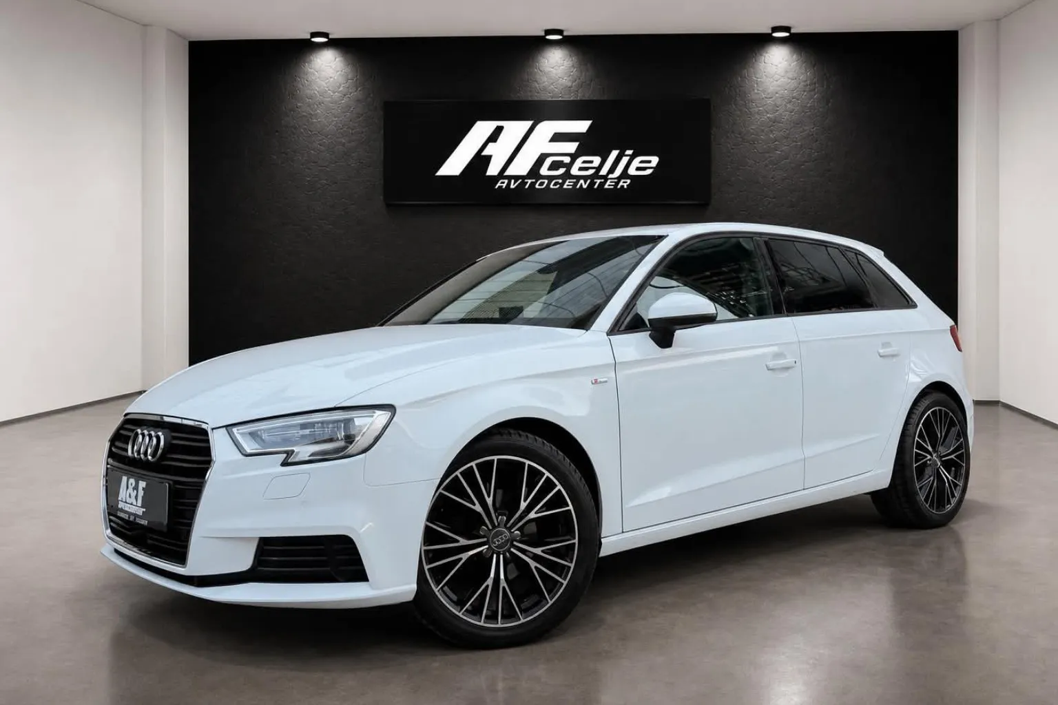 Zunanja slika - Audi A3 - 1.6 TDI-S TRONIC-81.000km-LIZING ZA TUJCE-XENON+.. - 1