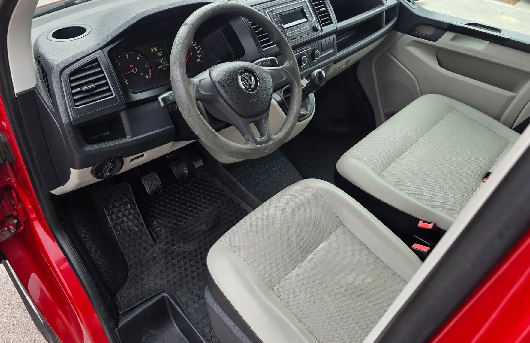 Zunanja slika - Volkswagen Caravelle - 2.0 TDI KMR 8+1 PORAČUN DDV - 9