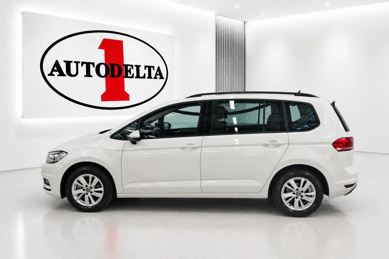 Zunanja slika - Volkswagen Touran - 2.0 TDI BMT DSG - 3
