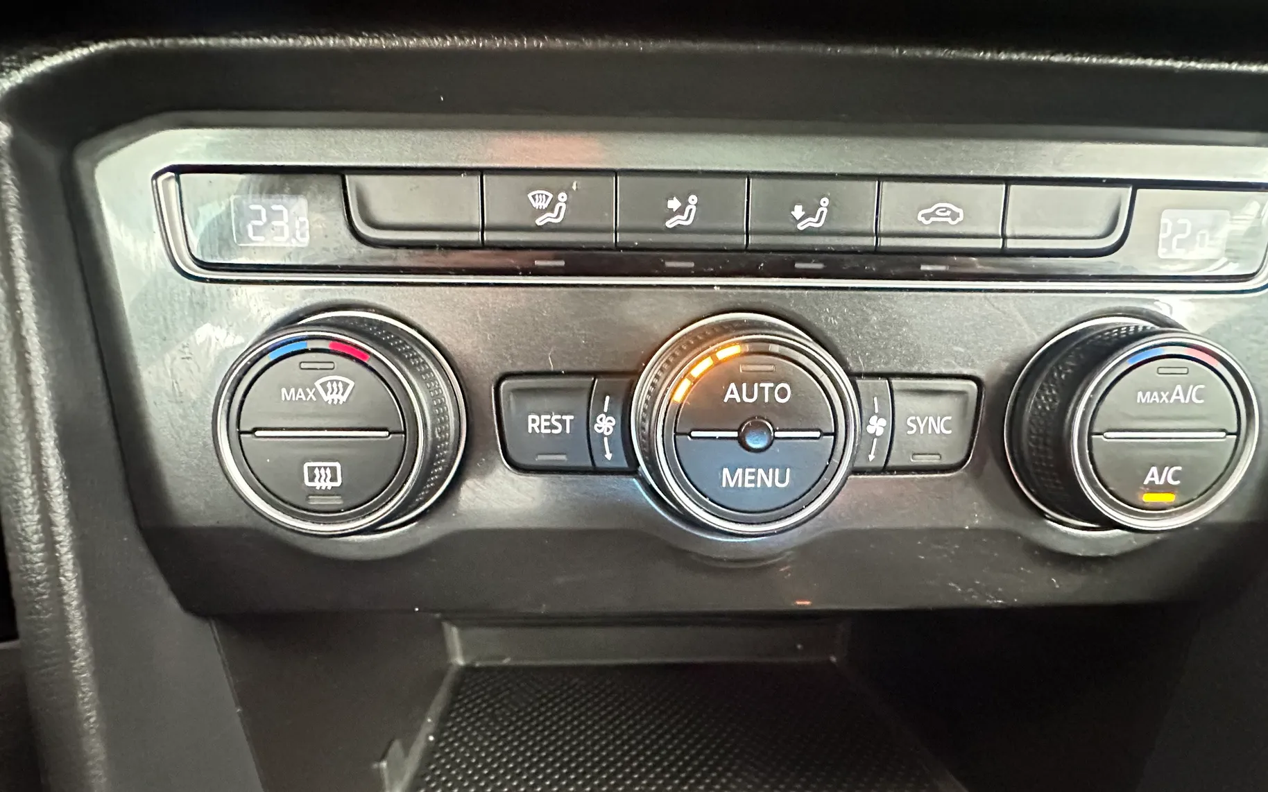 Zunanja slika - Volkswagen Tiguan - 2.0 TDI Comfortline.KAMERA.NAVI.SLOVENSKI+4 GUME - 18