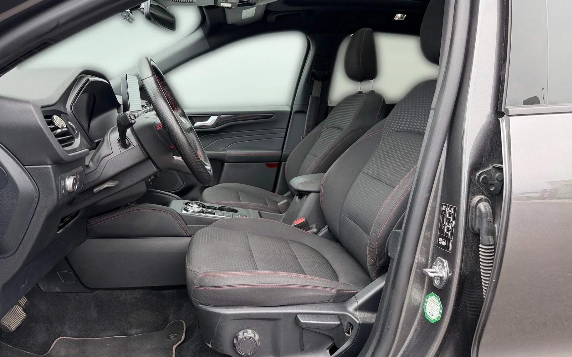 Notranja slika - Ford Kuga - 2.5 Duratec PHEV ST-Line CVT-Panorama-Vl.kljuka... - 7