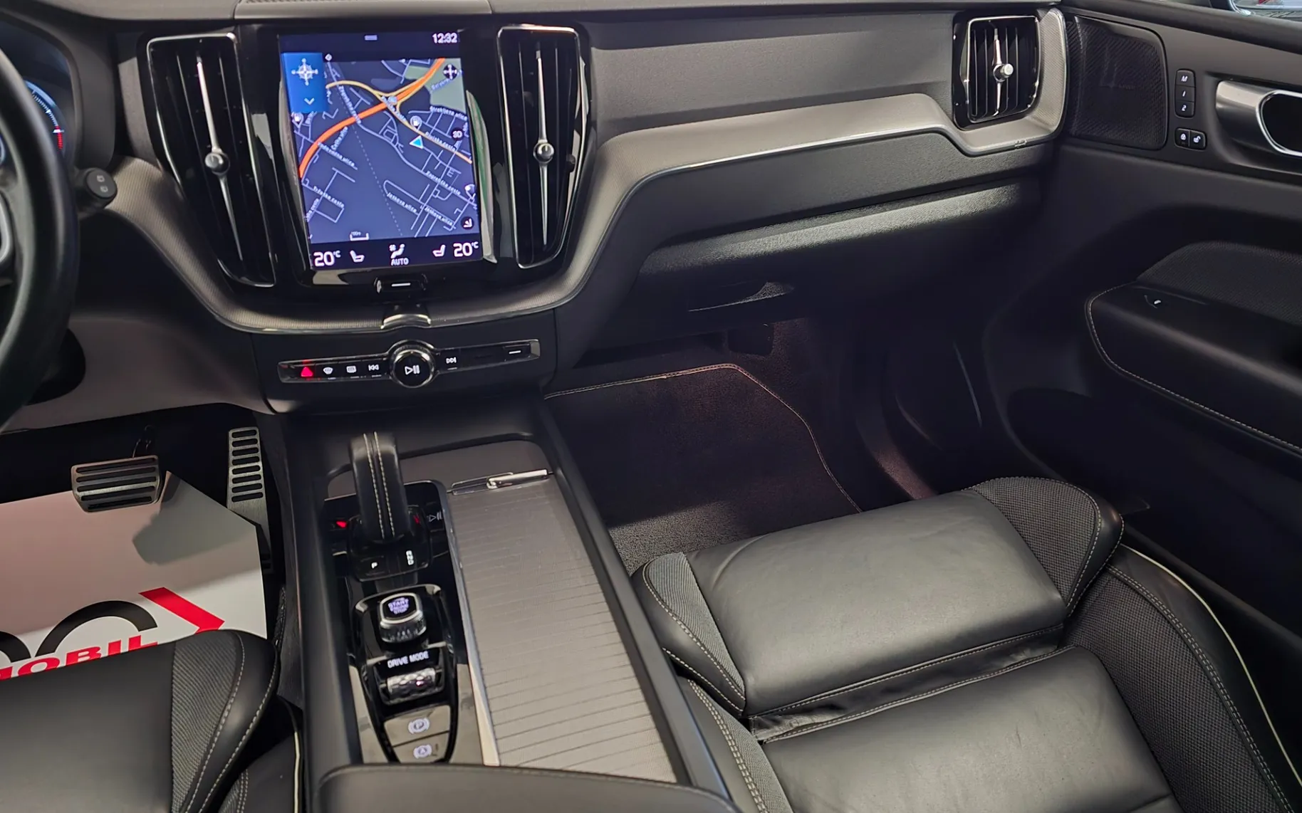 Zunanja slika - Volvo XC60 - B4 D R-design 145 Avt. - 12