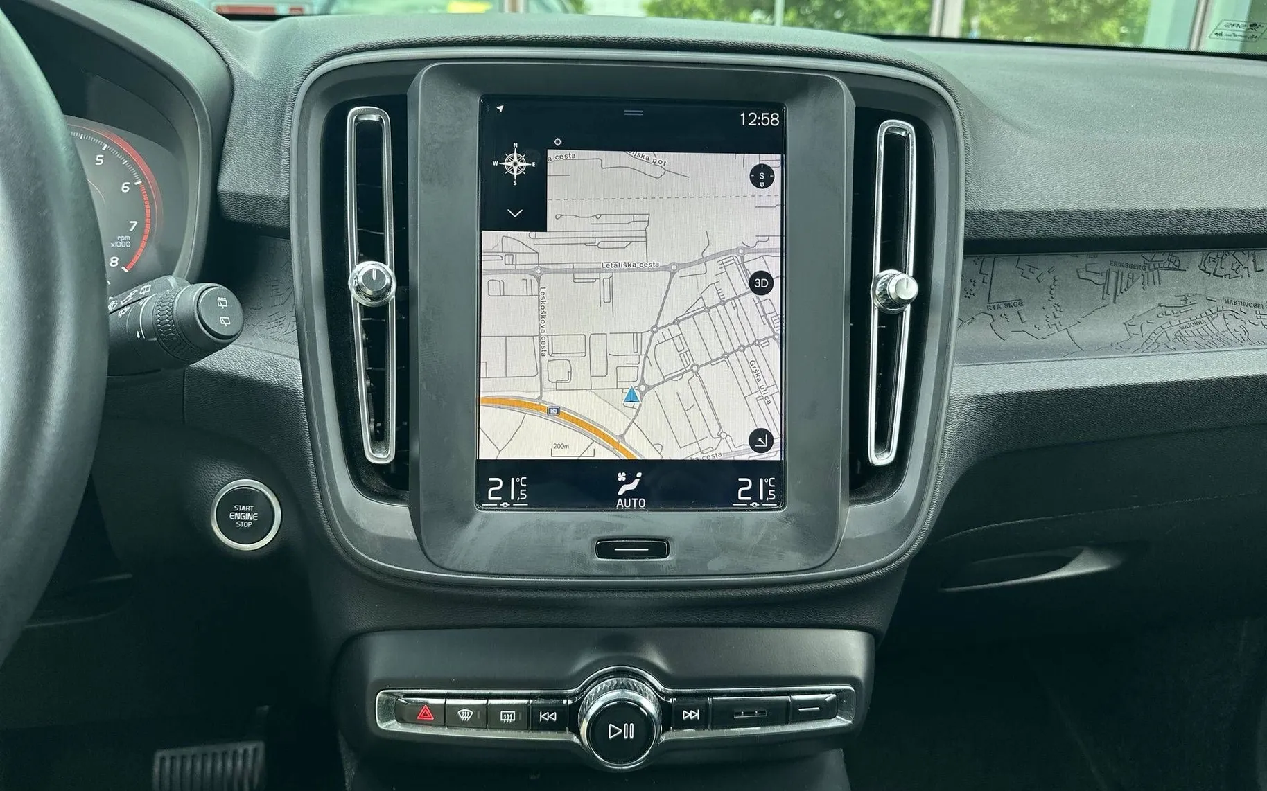 Notranja slika - Volvo XC40 - T3 Momentum Avt... - 18