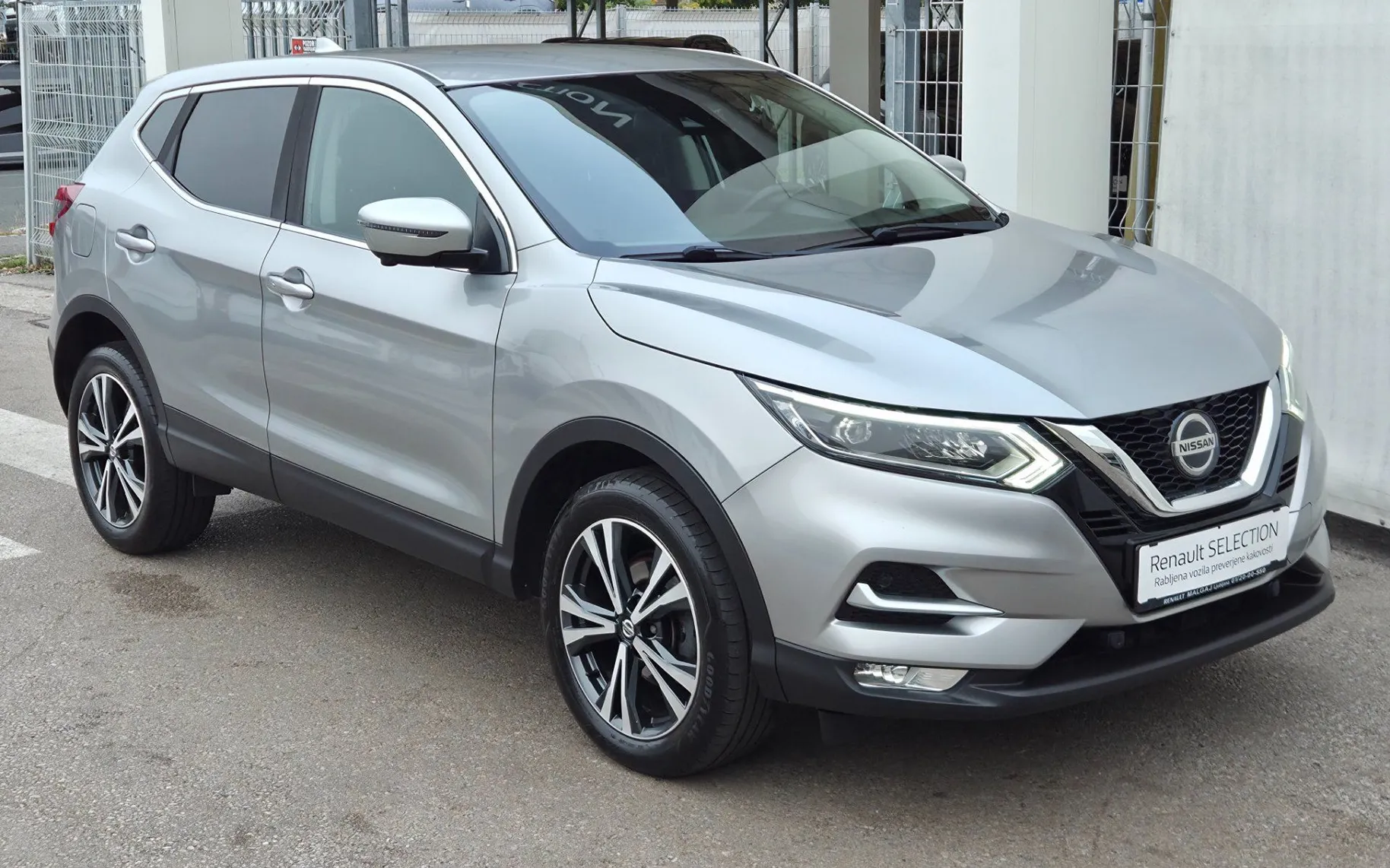 Zunanja slika - Nissan Qashqai - 1.3 DIG-T 140 Tekna 1.LASTNIK SLO.POREKLO - 3