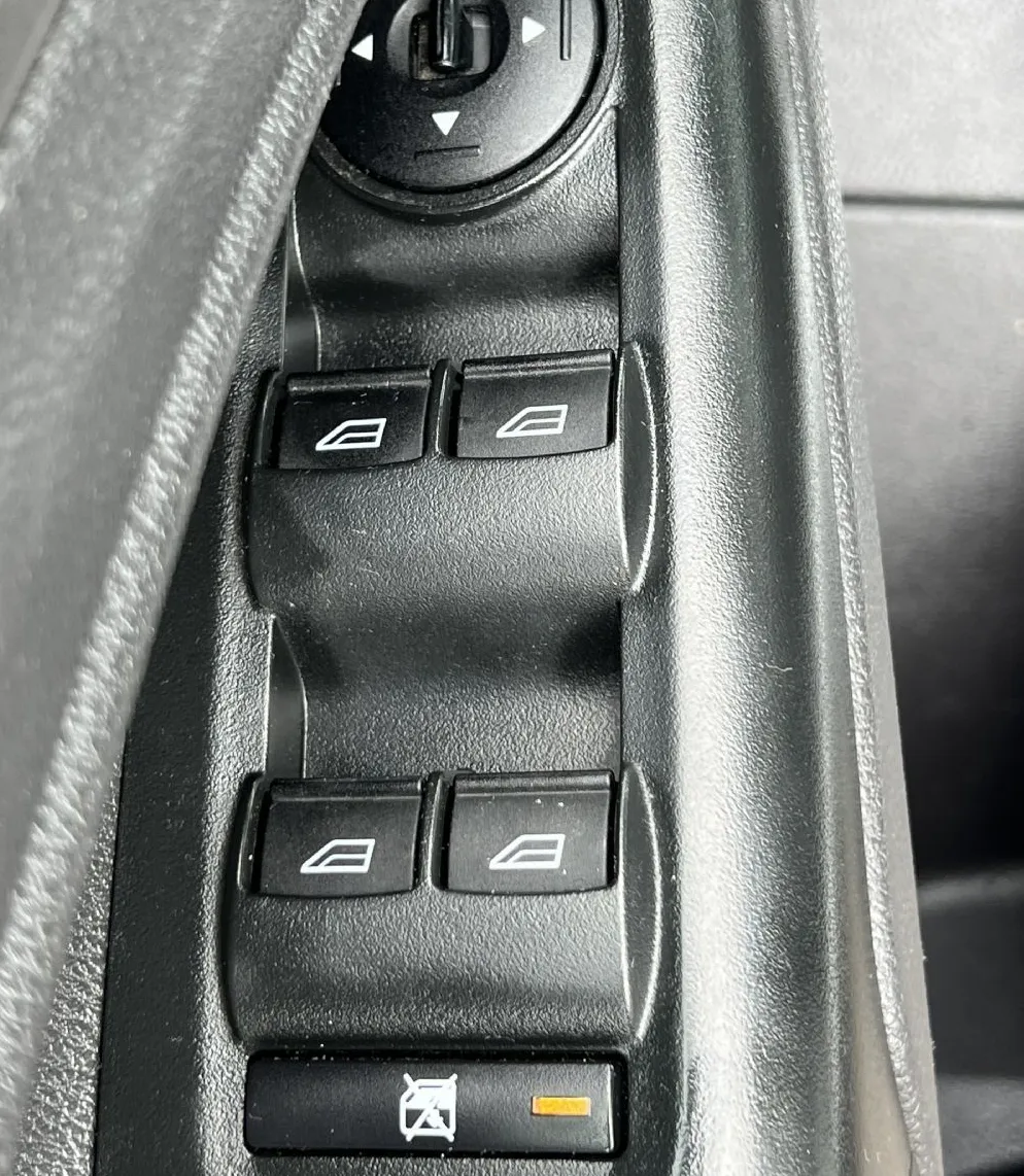 Zunanja slika - Ford Tourneo Connect - 1.5 TDCi+R.KAMERA+PDC+KLJUKA+NOSILCI - 20