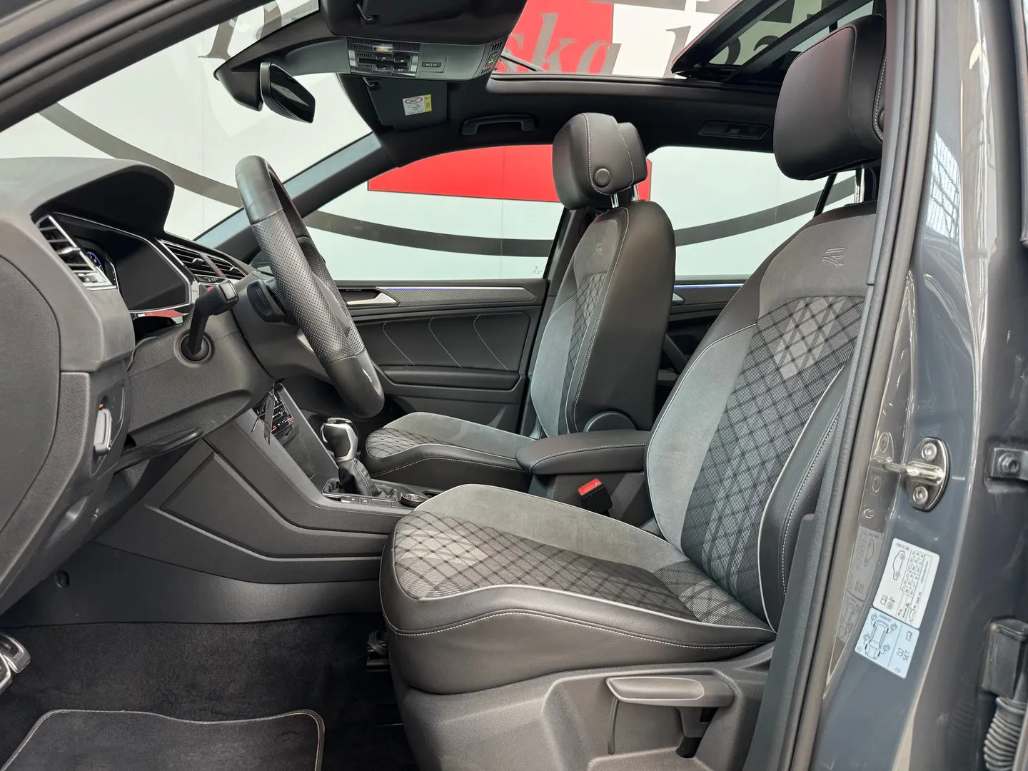 Zunanja slika - Volkswagen Tiguan - R-Line 2.0 TDI 4M DSG - 5