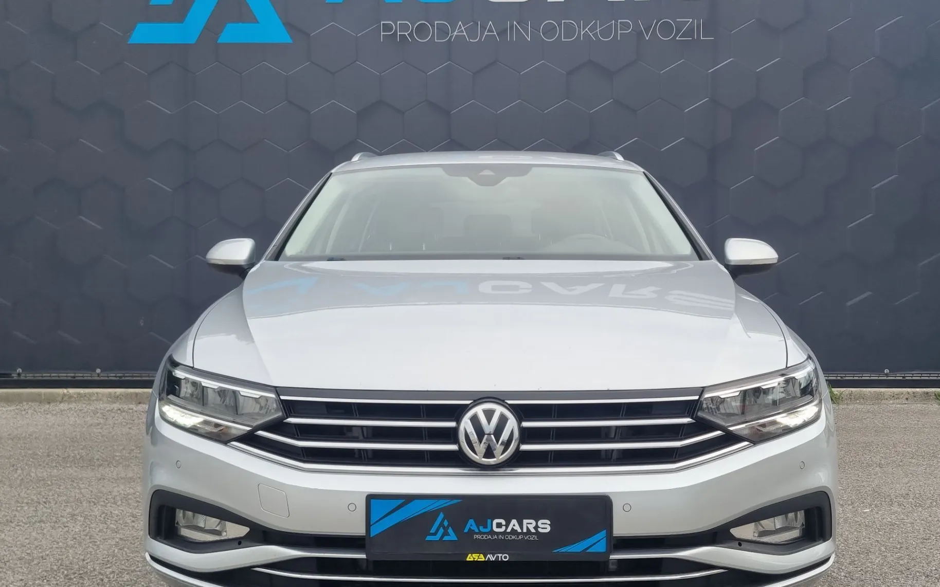 Zunanja slika - VW Passat - Variant 2.0 TDI BMT Business 110kW-DSG-LED-2XPDC-NAVI - 2