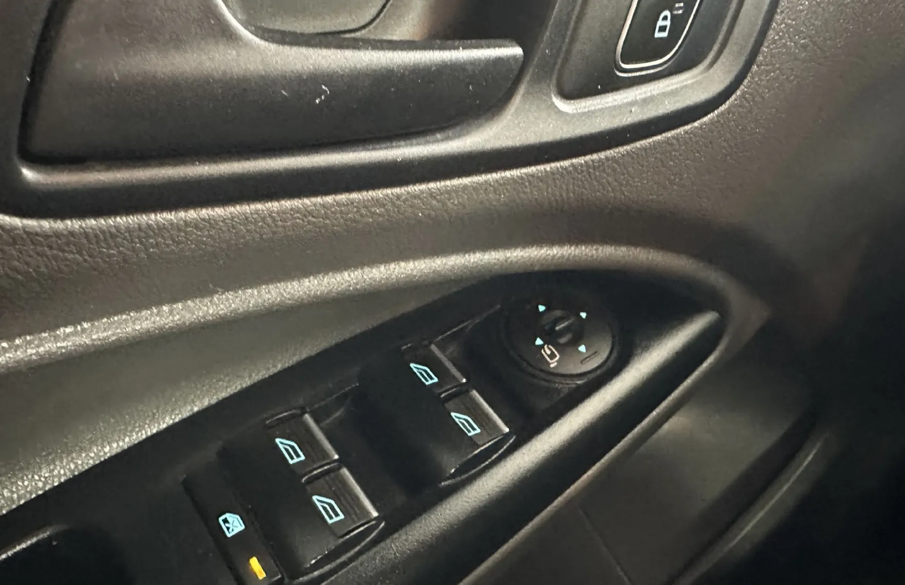Zunanja slika - Ford Tourneo Connect - L2 Autm.88kW.NEMŠKI+4 GUME.KAMERA.GRE.SED.KLJUKA - 15