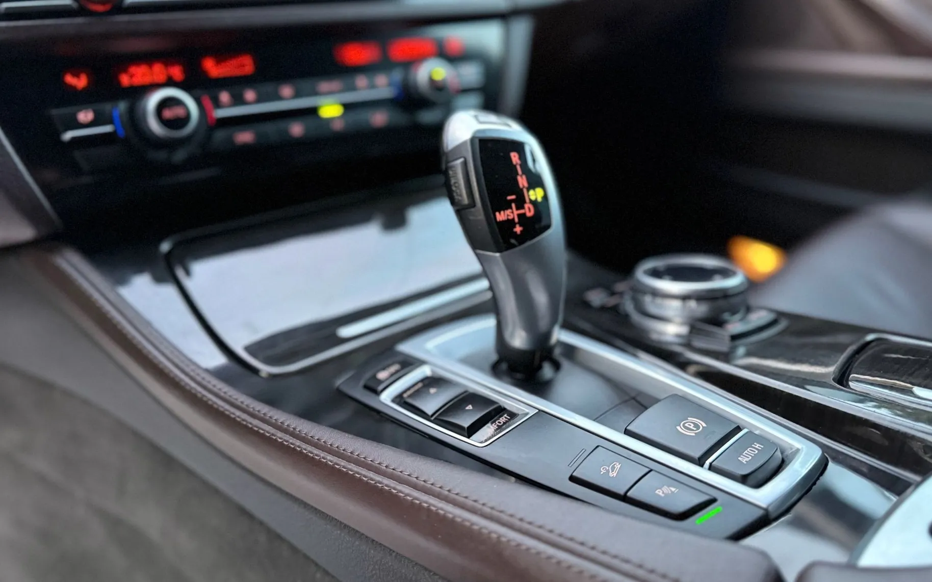 Zunanja slika - BMW Serija 5 - Touring: 520d xDrive AUT. LuxuryLiNE LED XENON USNJE ALU - 19
