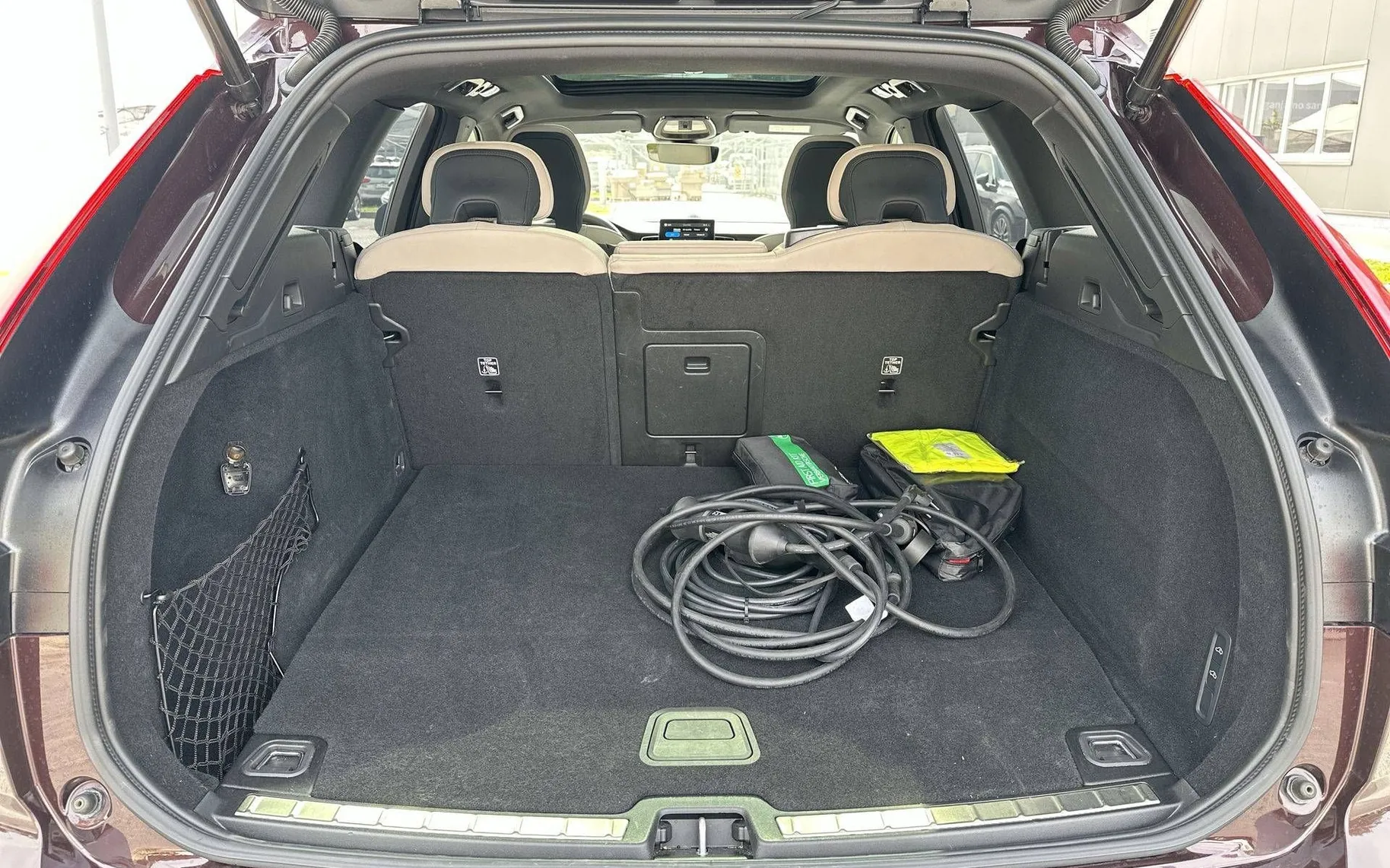 Notranja slika - Volvo XC60 - T8 AWD Recharge Twin Engine Ultra Dark Avt. - 12