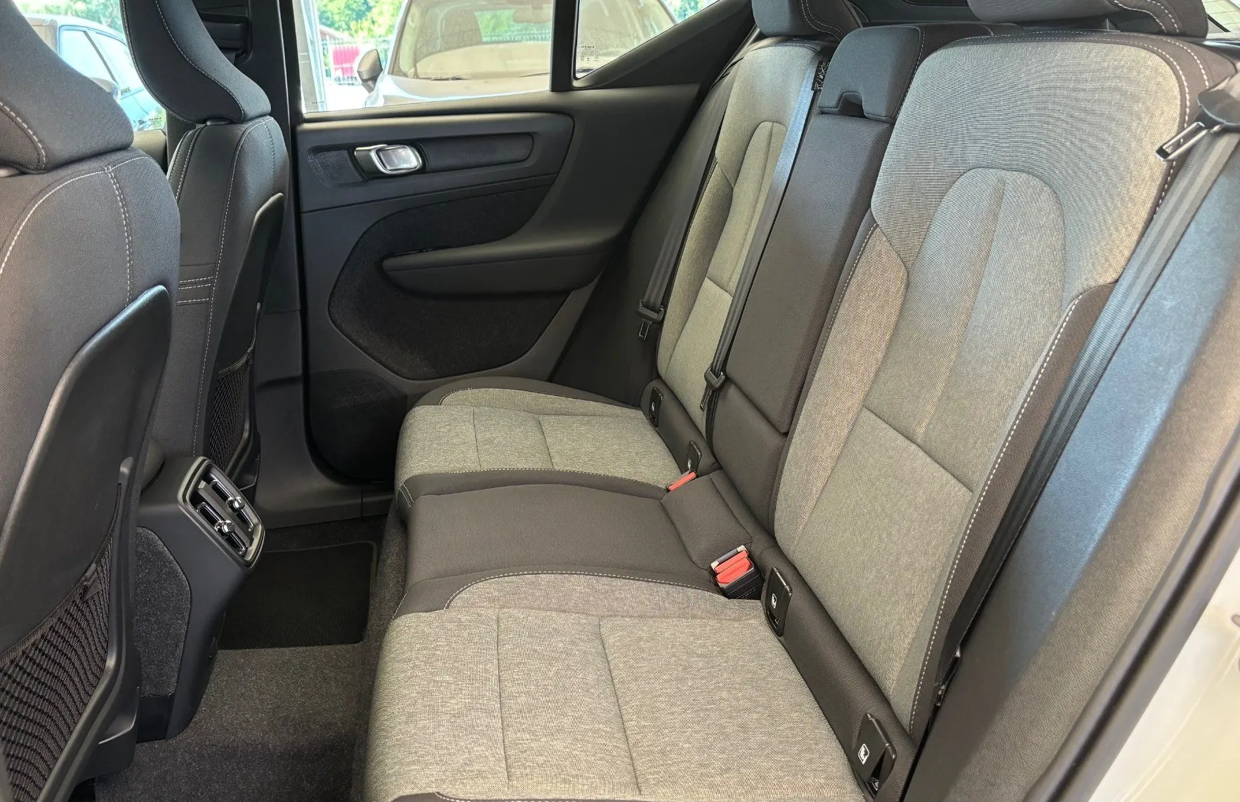 Zunanja slika - Volvo XC40 - B3P Nordic Core Avt. - 10