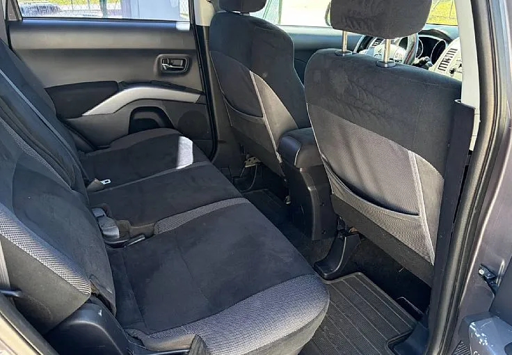 Zunanja slika - Mitsubishi Outlander - 2.0 DID Intense 4WD ZELO LEP - 11