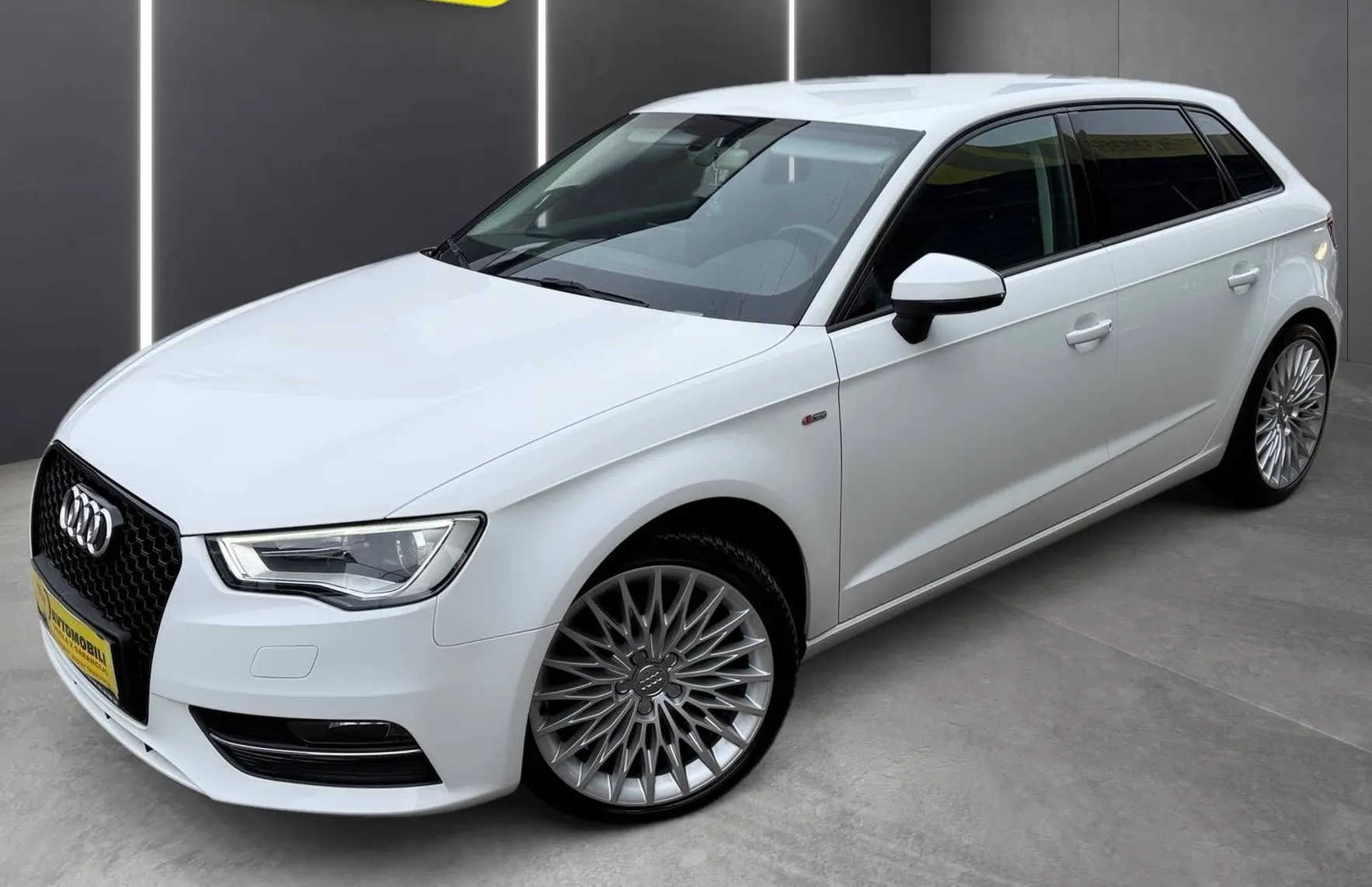 Zunanja slika - Audi A3 - 1.6 TDI S LINE LED NAVI PARKIRNI SENZORJI TEM TOP. - 2