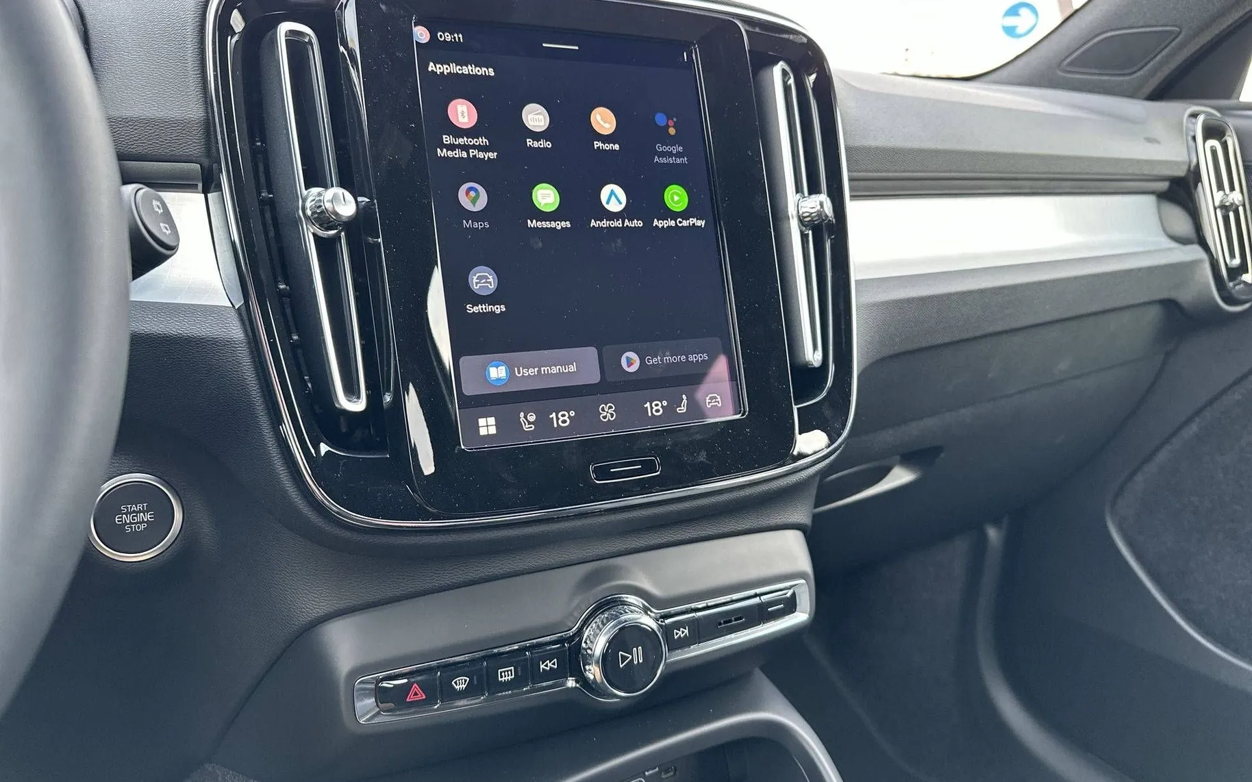 Notranja slika - Volvo XC40 - B3 P Core Avt - 17