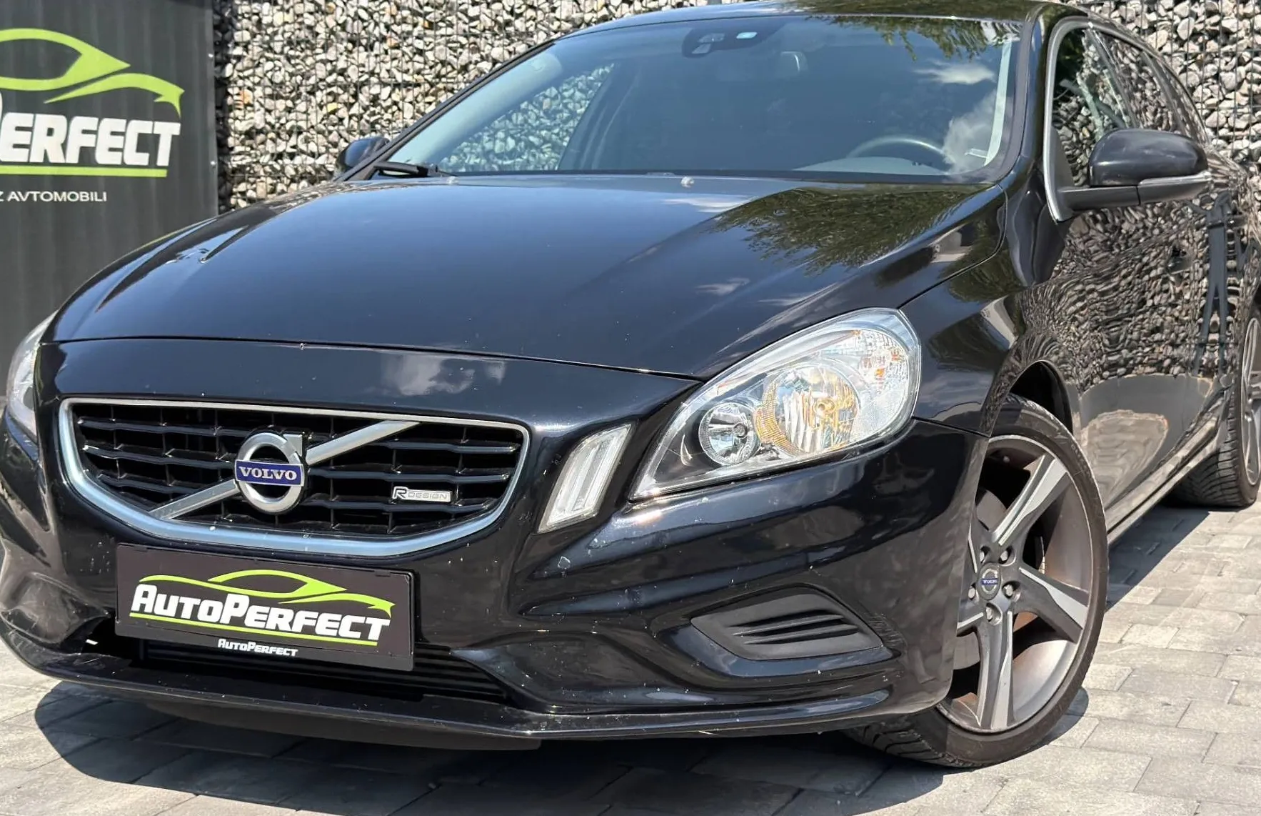 Zunanja slika - Volvo V60 - D5 AWD Geartronic |MEMORY|WEBASTO|GR. SED.| - 3