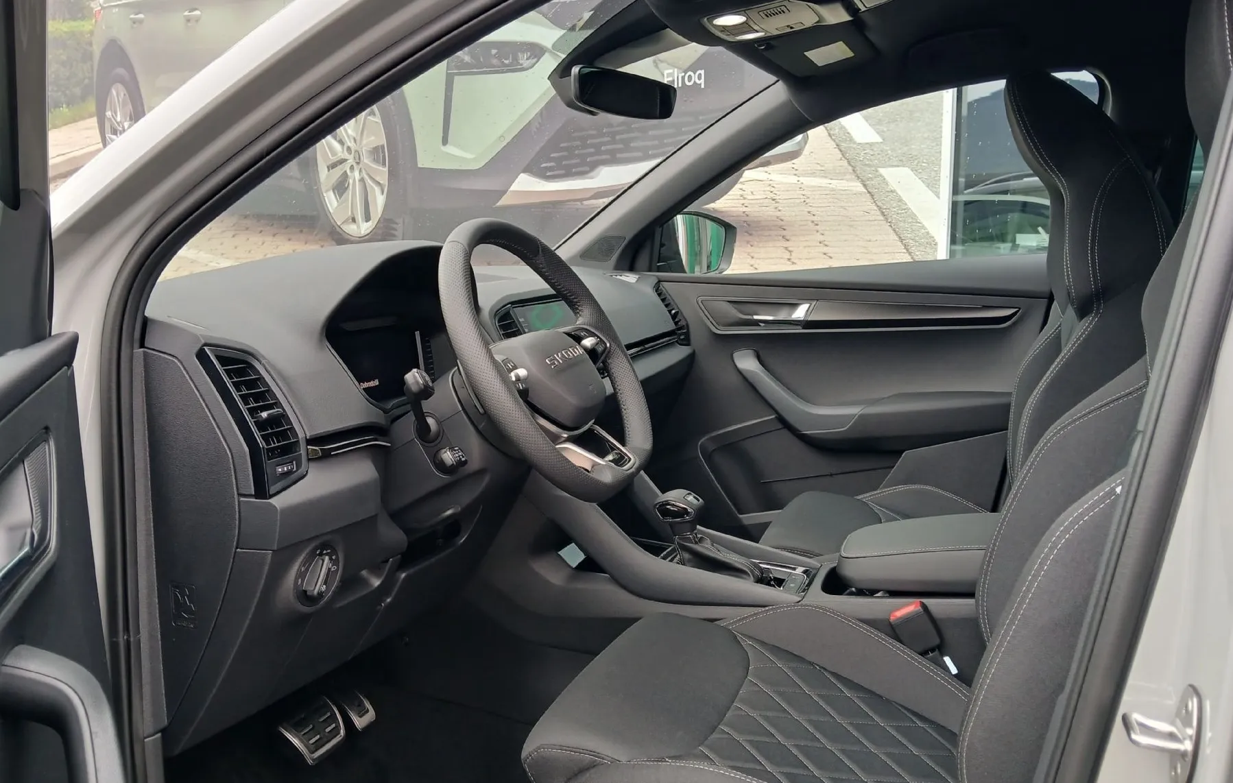 Zunanja slika - Škoda Karoq - Sportline 1.5 TSI 110kW DSG - NA ZALOGI - 3
