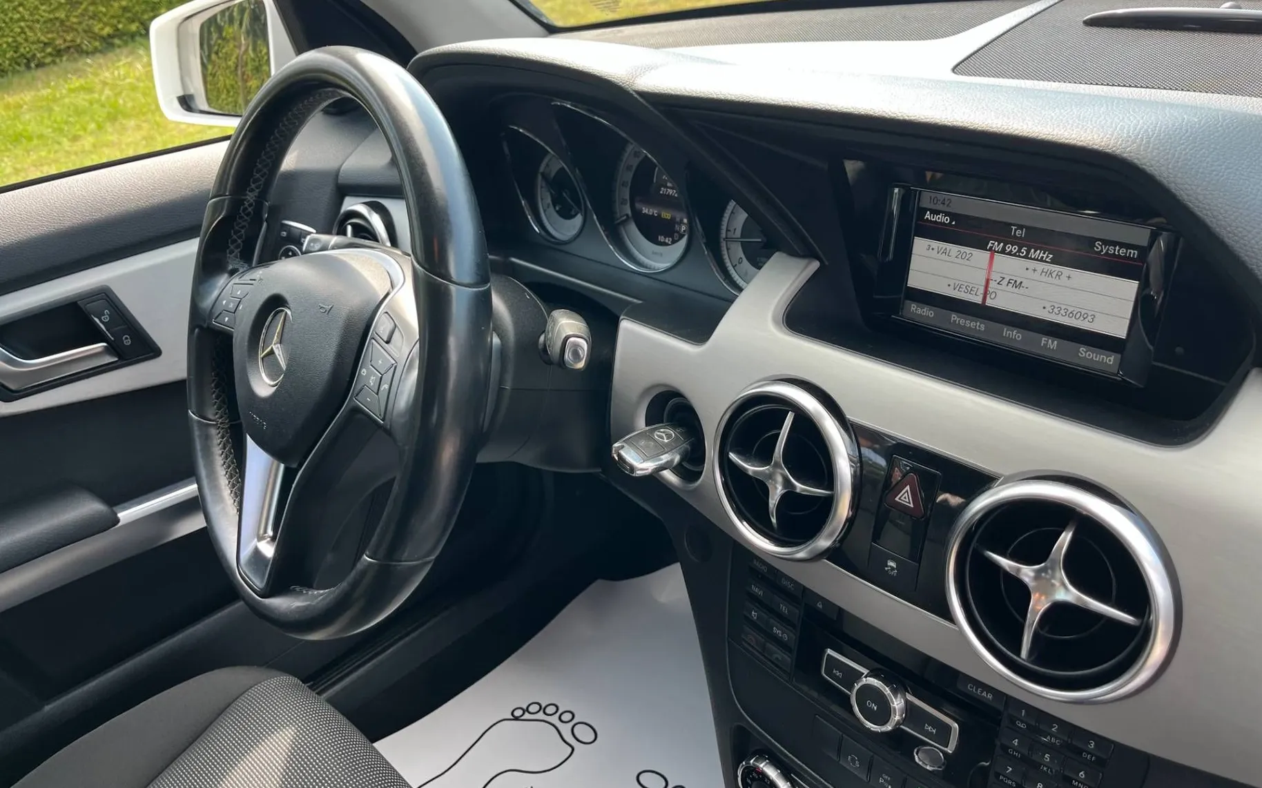 Notranja slika - Mercedes-Benz GLK-Razred - GLK 200 CDI-1 LASTNIK-LED-NAVI-19 COL-ODLIČEN... - 10