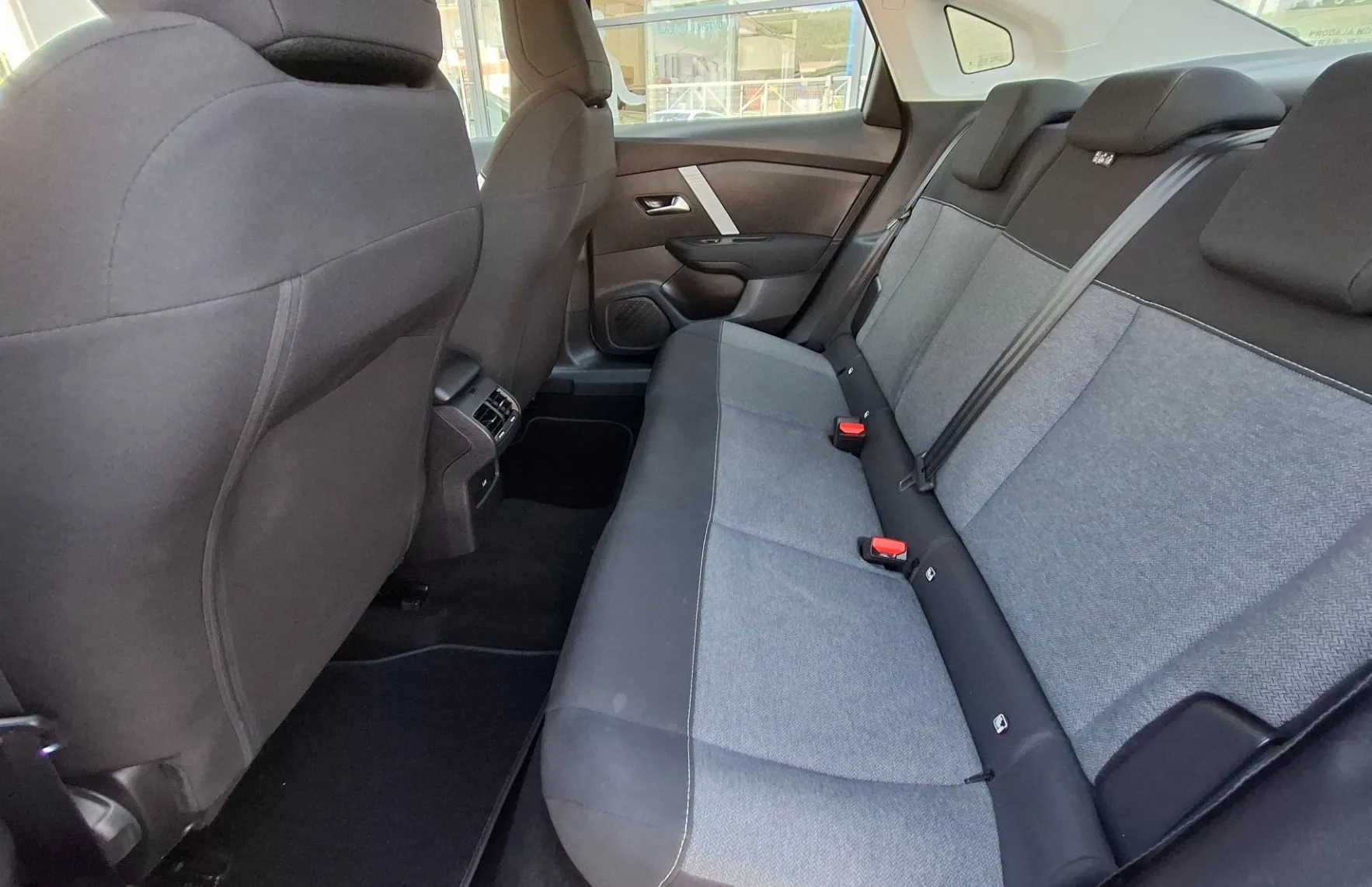 Zunanja slika - Citroën C4 X - 1.2 PURETECH YOU  - KOT NOVO - SAMO 21.870KM - 9