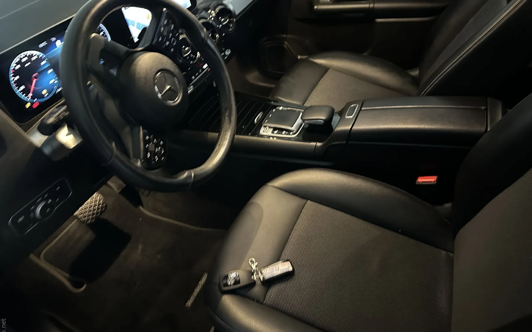 Zunanja slika - Mercedes-Benz GLB-Razred - GLB 200 d.KAMERA.USNJE.ACC.LED.NAVI.SAMO 137.000KM - 28