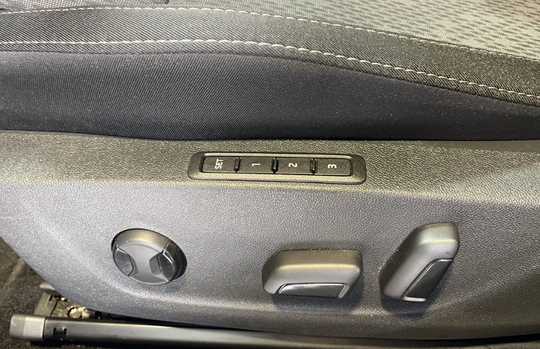 Zunanja slika - Škoda Octavia - 1.LASTNIK-RADAR-VIRTUAL-KEYLESS-NAVIGACIJA-MEMORY - 16