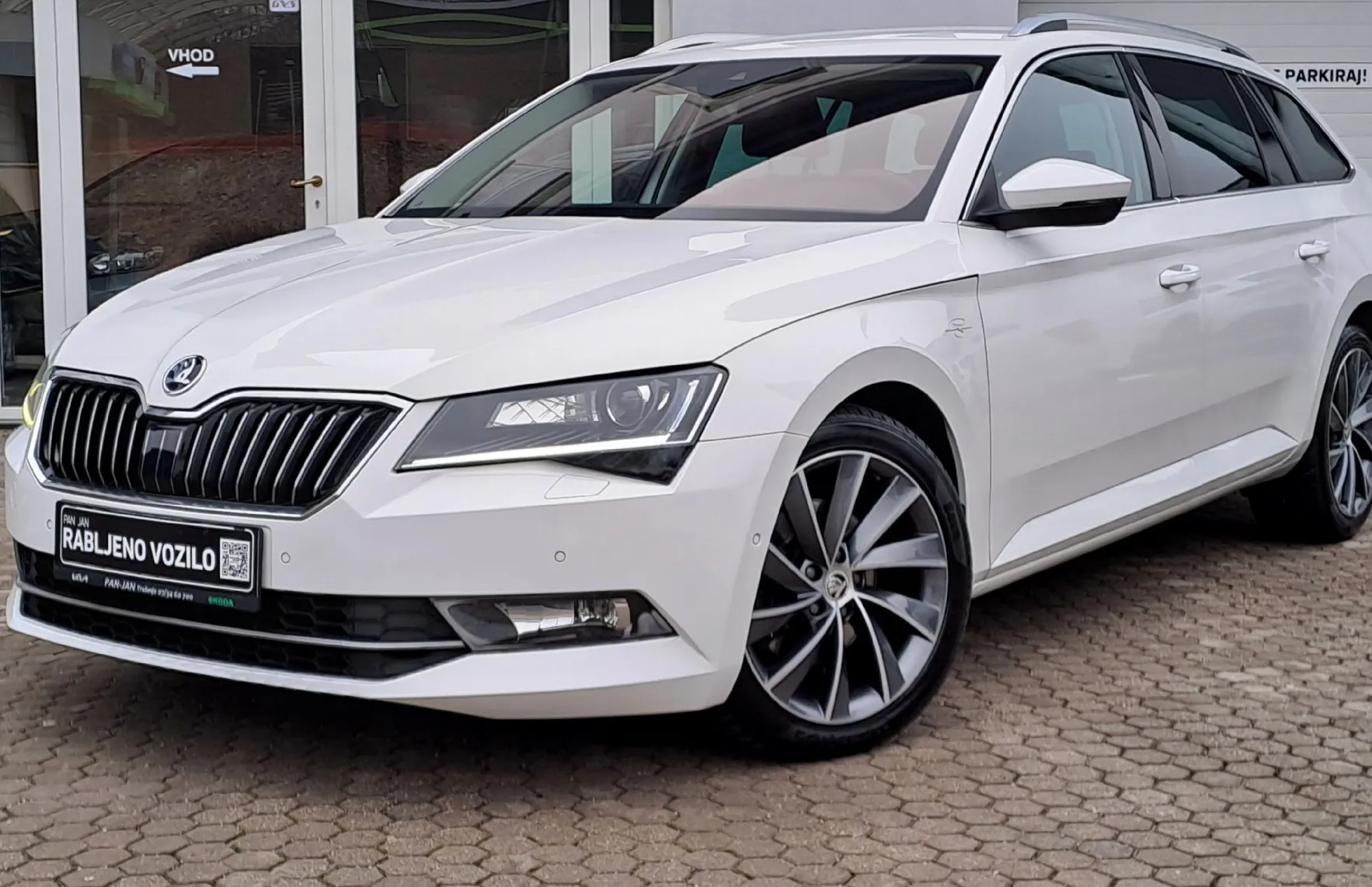 Zunanja slika - Škoda Superb - 2.0 TDI L K Combi 110 kW - 1