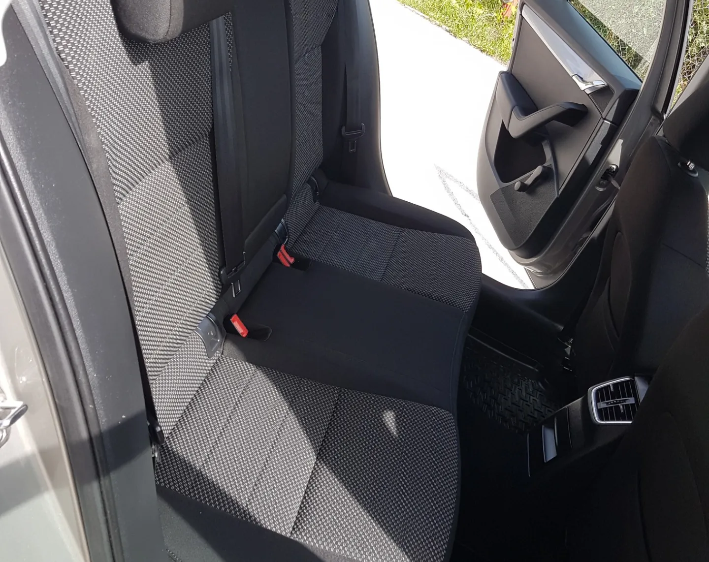 Zunanja slika - Škoda Octavia - Combi 4x4 1.6 TDI Ambition - 12