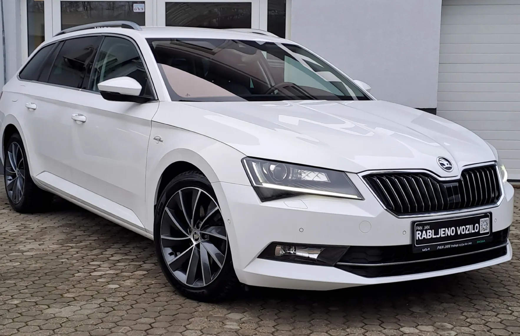 Zunanja slika - Škoda Superb - 2.0 TDI L K Combi 110 kW - 2