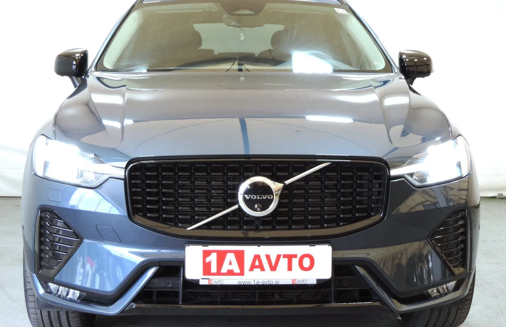 Zunanja slika - Volvo XC60 - B5P AWD Ultimate Dark Avt. LED-KAMERE 360-PANORAMA - 2