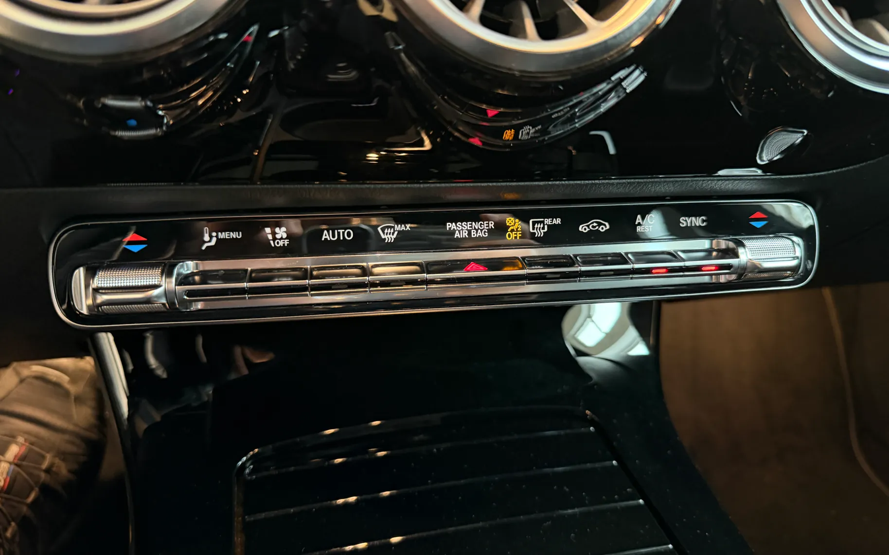 Notranja slika - Mercedes-Benz CLA-Razred - 200d - 23