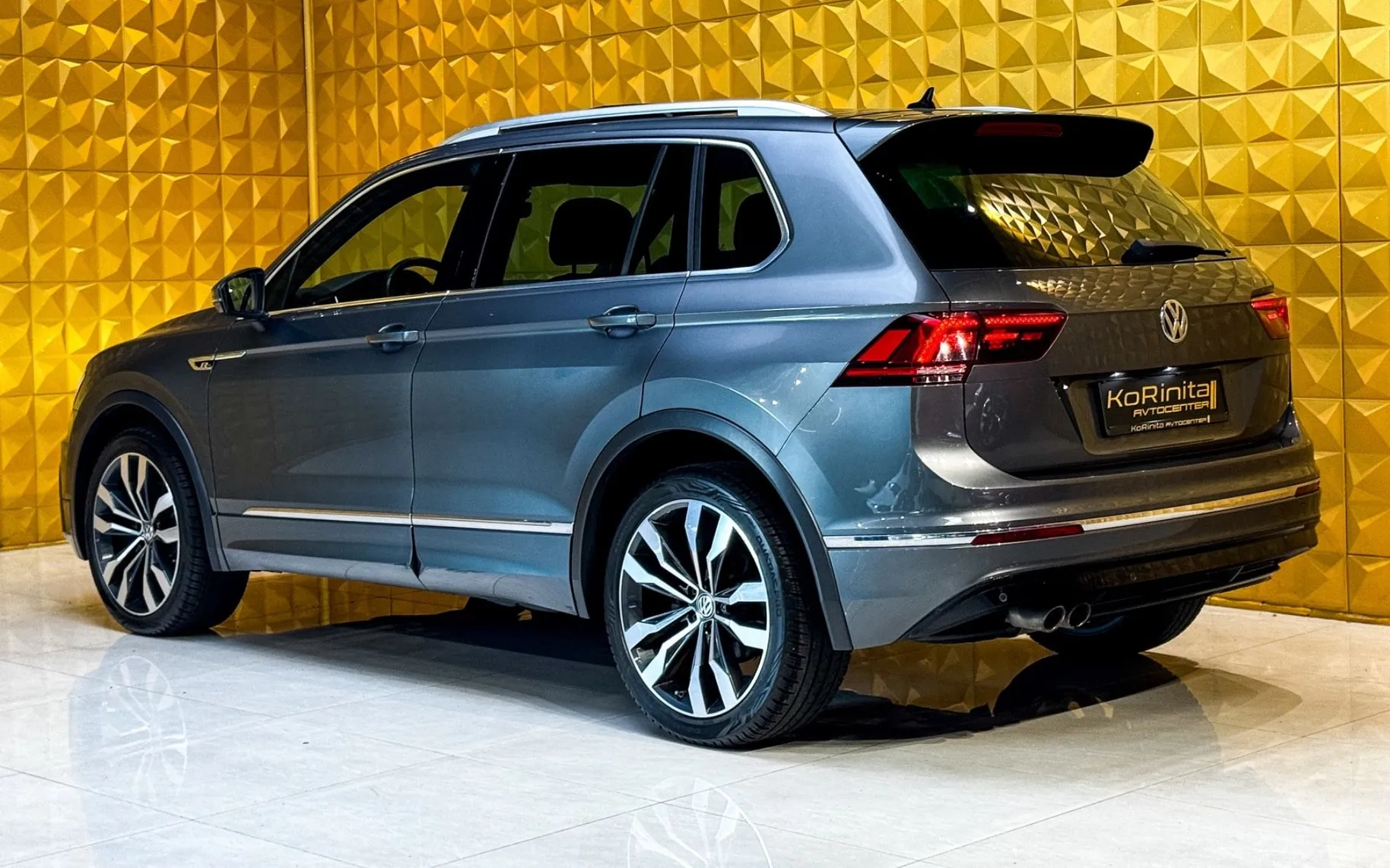 Notranja slika - Volkswagen Tiguan - 2.0 TDI 4MOTION AUT. R LINE-LED-GRETJE-NAVI - 7