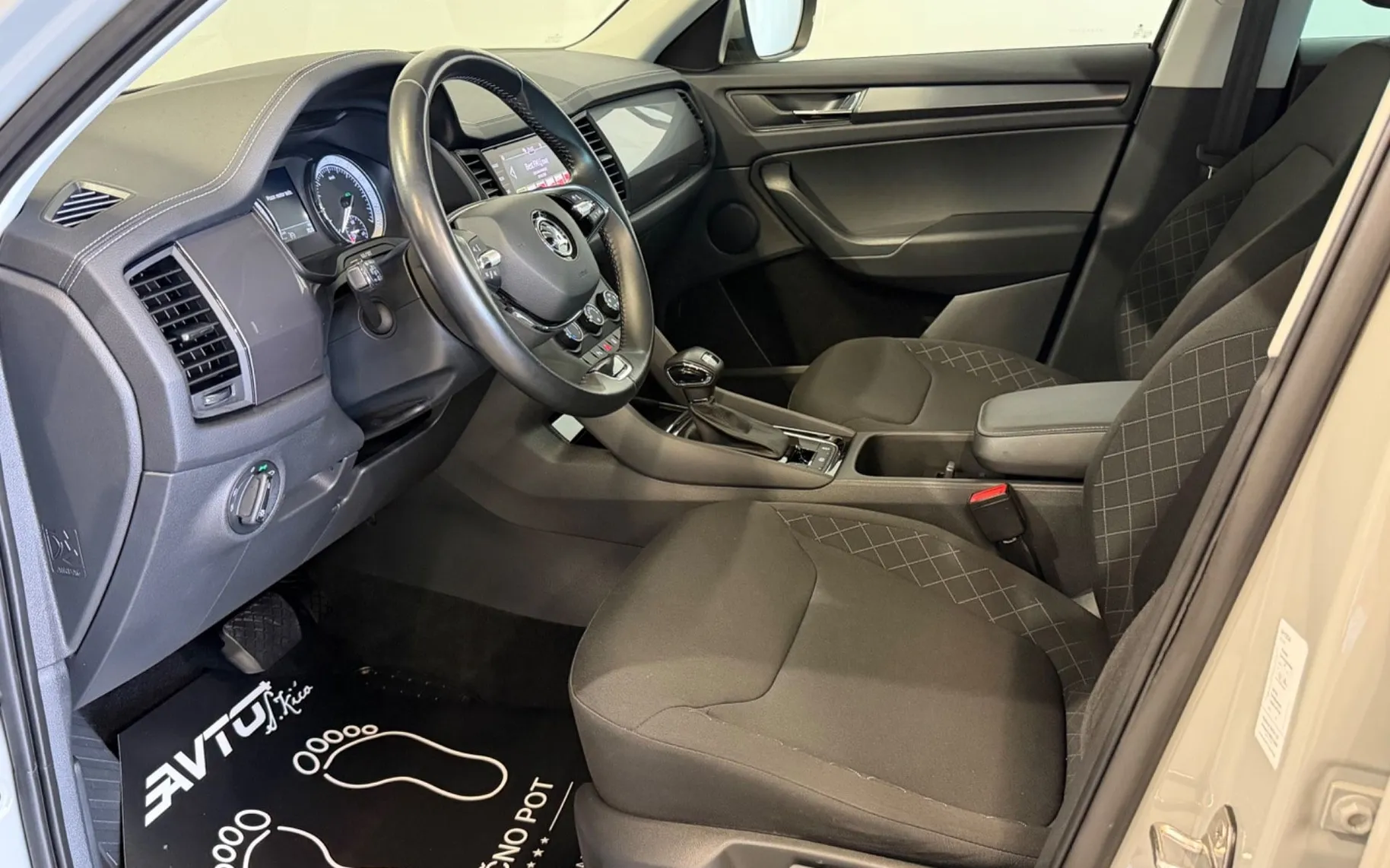 Notranja slika - Škoda Kodiaq - 2.0 TDI-DSG-LED-KAMERA-ACC-PDC-NAVI-VLEČNA KLJUKA - 9