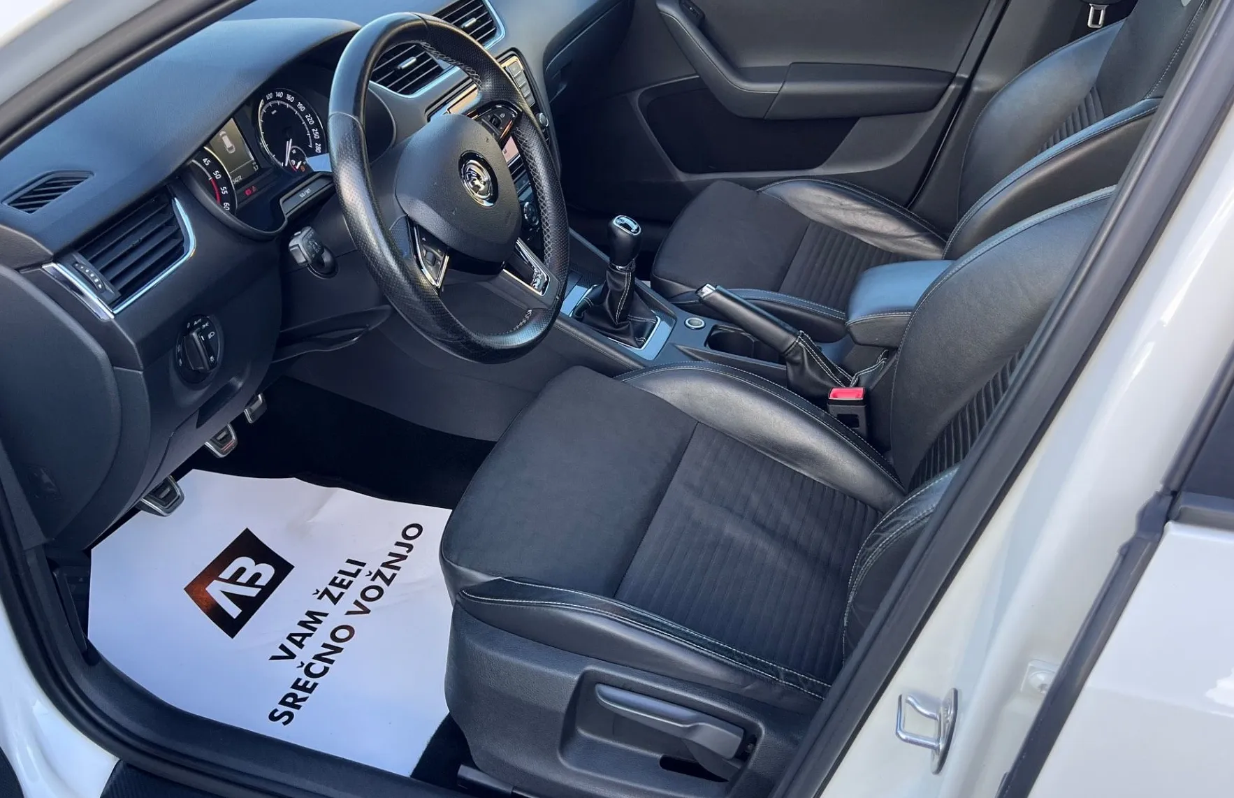 Zunanja slika - Škoda Octavia - 2.0 TDI RS+XENON+NAVI+PDC+KLJUKA... - 9