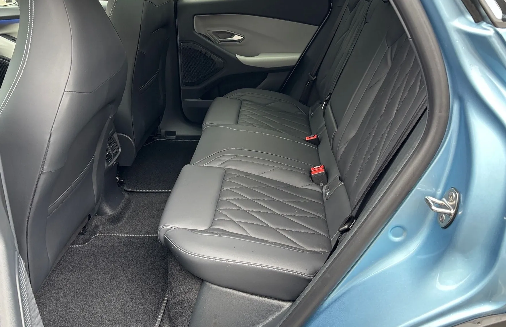 Zunanja slika - Ford Explorer - EV PREMIUM dv elektro79 kWh 250 kW AT AWD - 10