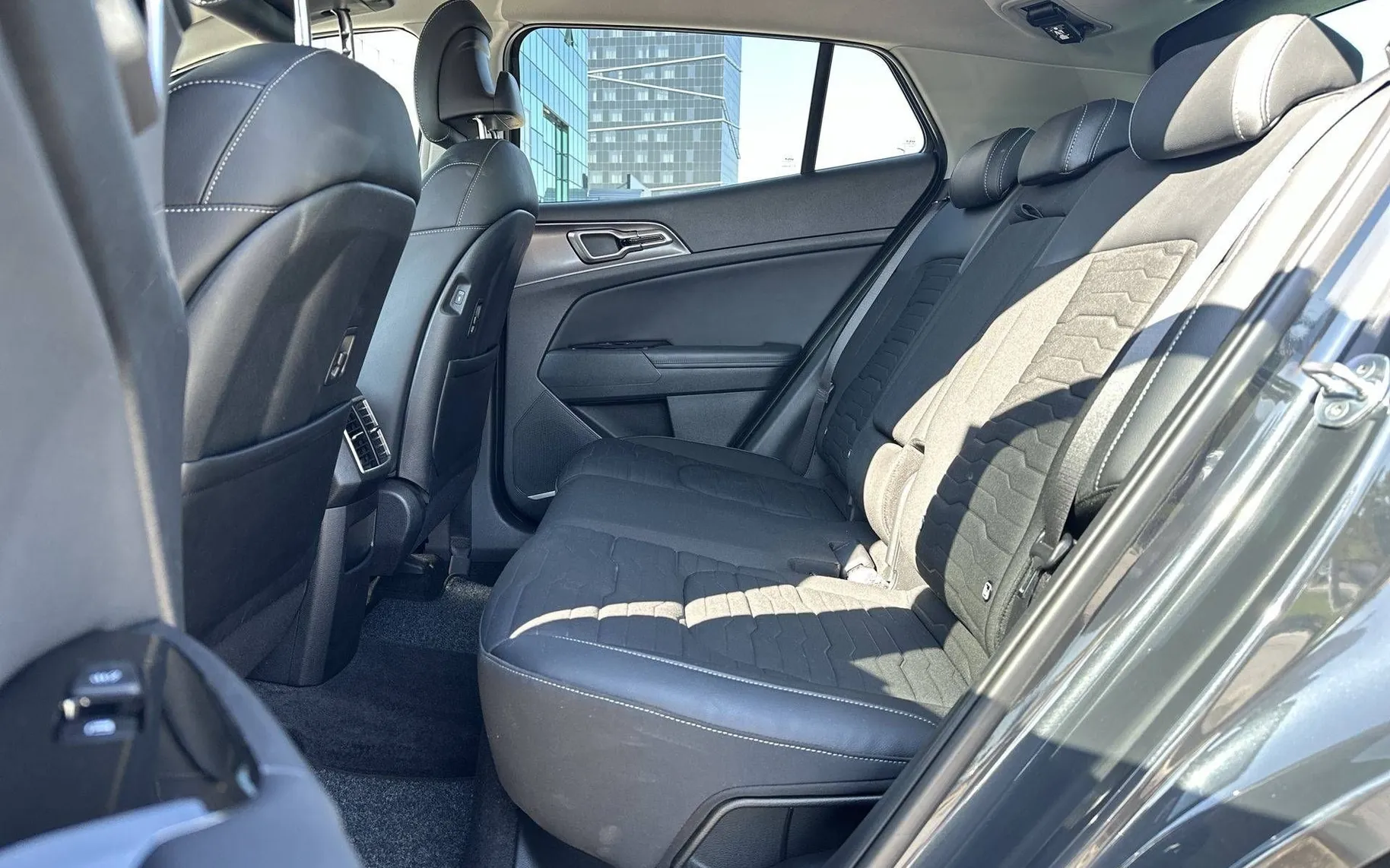 Notranja slika - KIA Sportage - 1.6 T-GDI MHEV EX Style ISG DCT - 11
