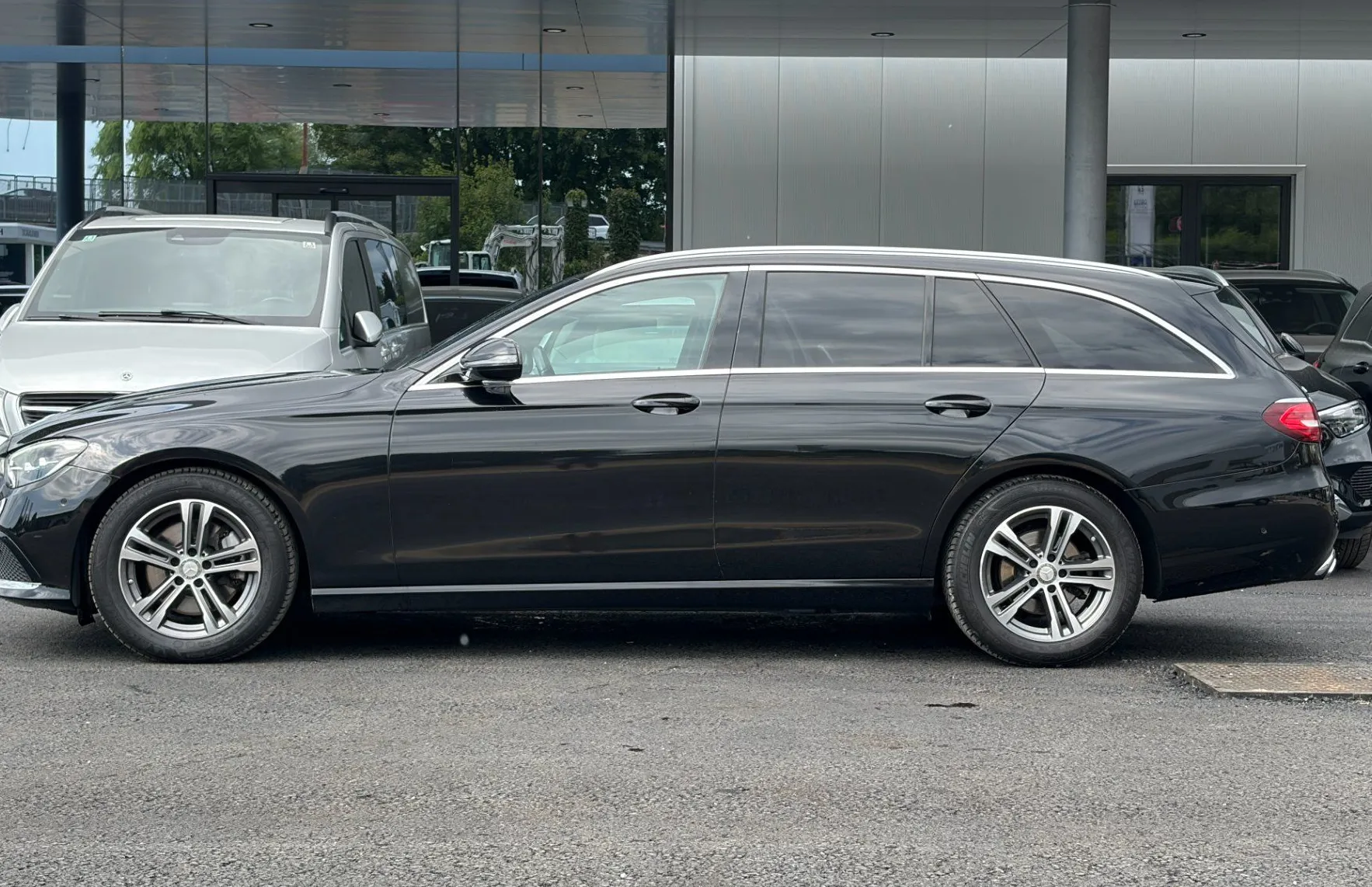 Zunanja slika - Mercedes-Benz E-Razred - E 220 d 4MATIC T Avantgarde Avt. - 1