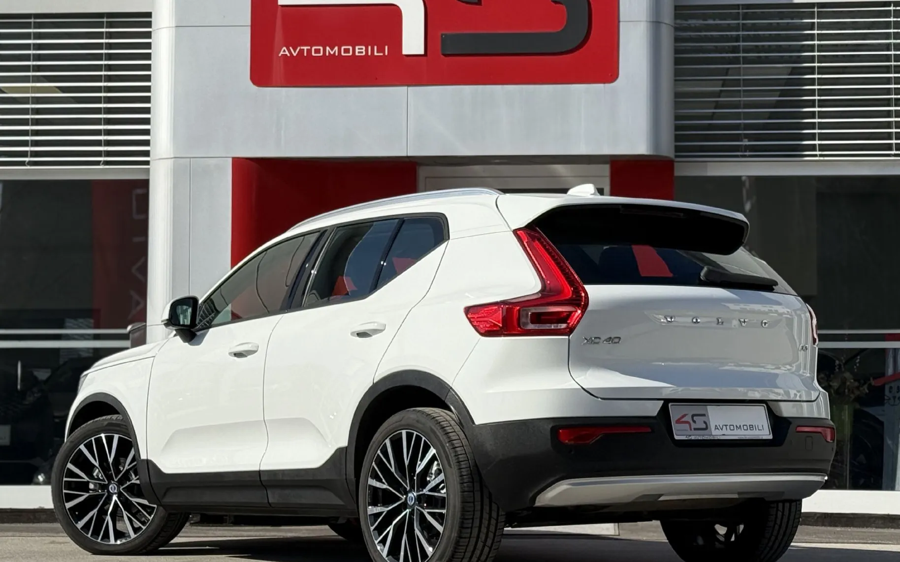 Zunanja slika - Volvo XC40 - D3 A Momentum 1.LASTNIK - 7