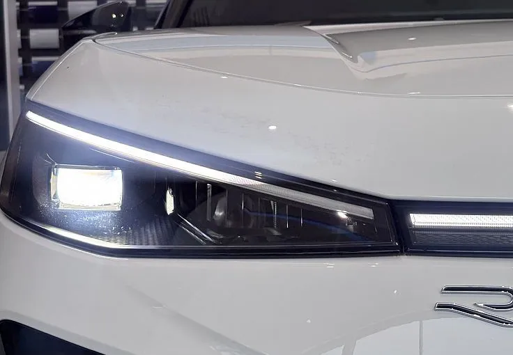 Zunanja slika - Volkswagen T-Roc - R-Line 1.5 eTSI - 2