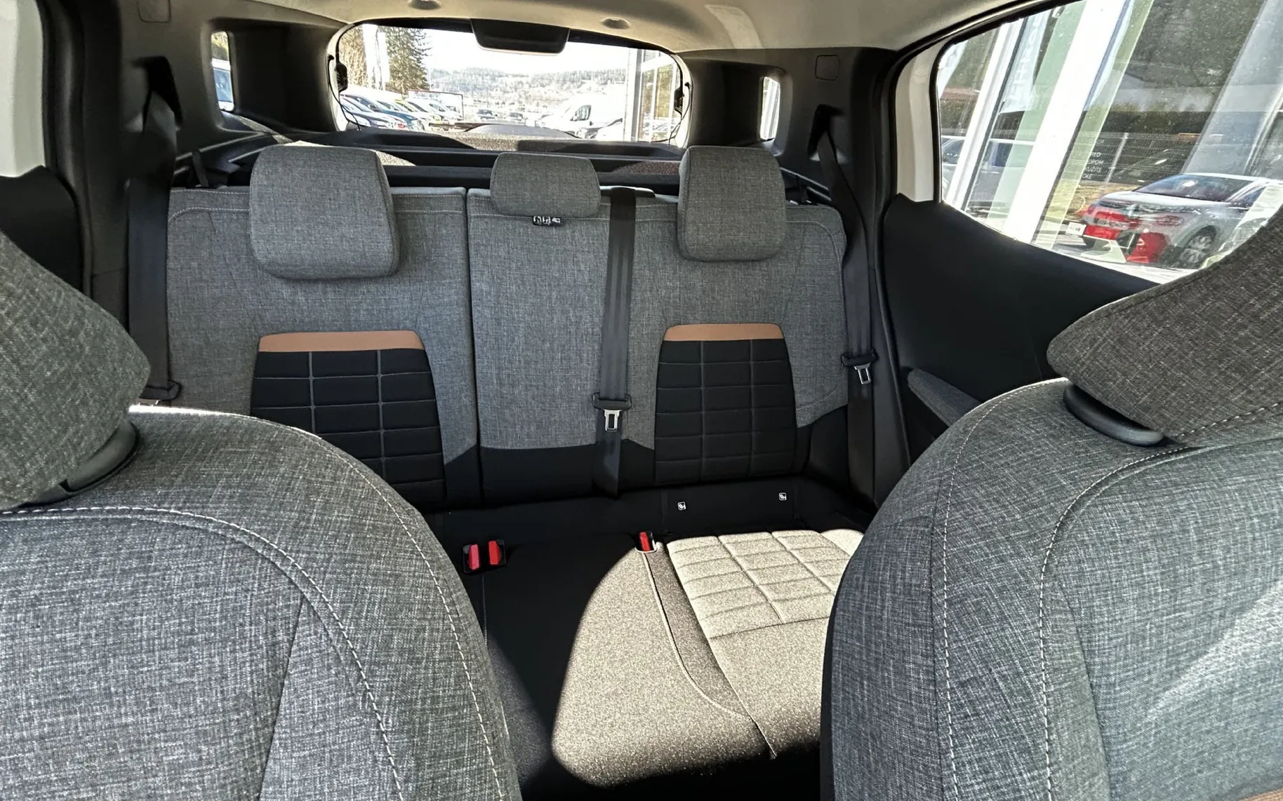 Zunanja slika - Citroën C3 Aircross - Hybrid145 ëDCS6 PLUS - 11