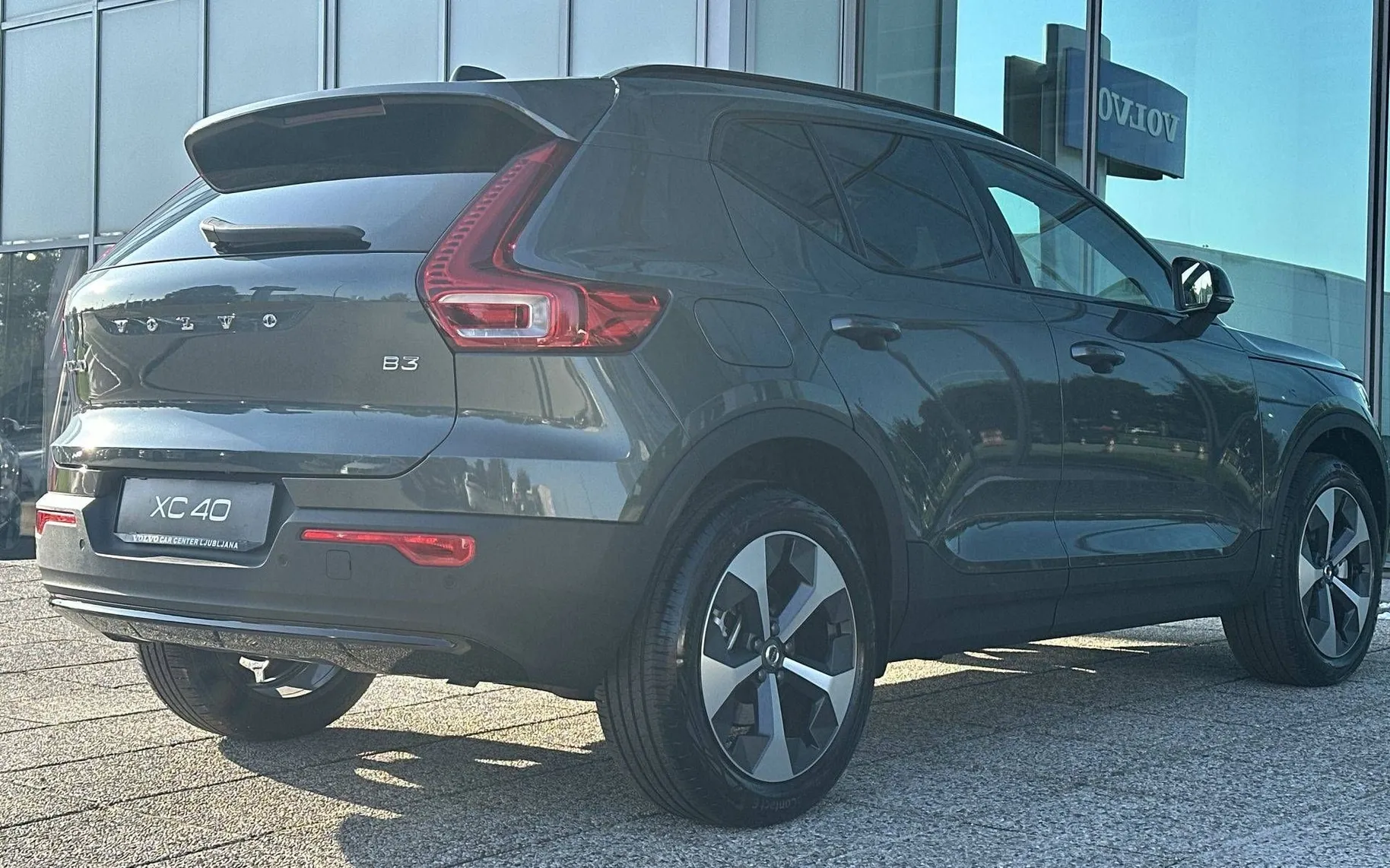 Zunanja slika - Volvo XC40 - B3 P Plus Dark AT DCT... - 5