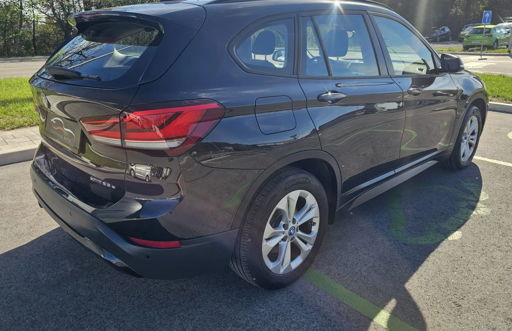 Zunanja slika - BMW X1 - serija : xDrive25e Advantage Avt.|navi|el prtljažnik|fulLED - 4