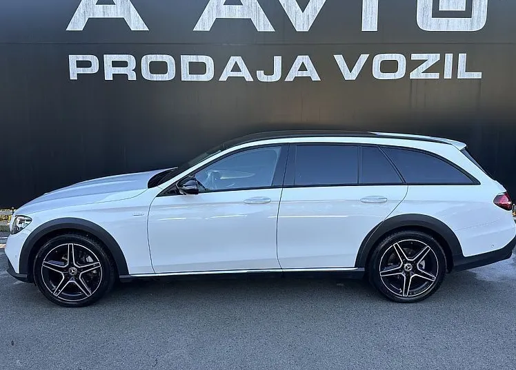 Zunanja slika - Mercedes-Benz E-Razred - E 220 d 4MATIC All-Terrain-AIRMATIC-MULTIBEAM-WIDE - 4