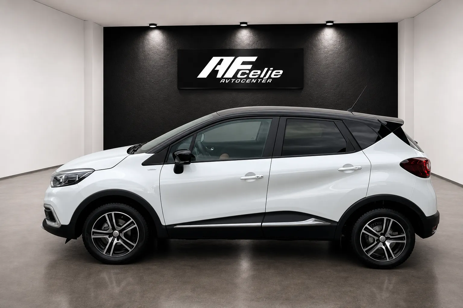 Notranja slika - Renault Captur - TCe 90-LIMITED-34.000km-LED-NAVI-TEMPOMAT-PDC- - 7